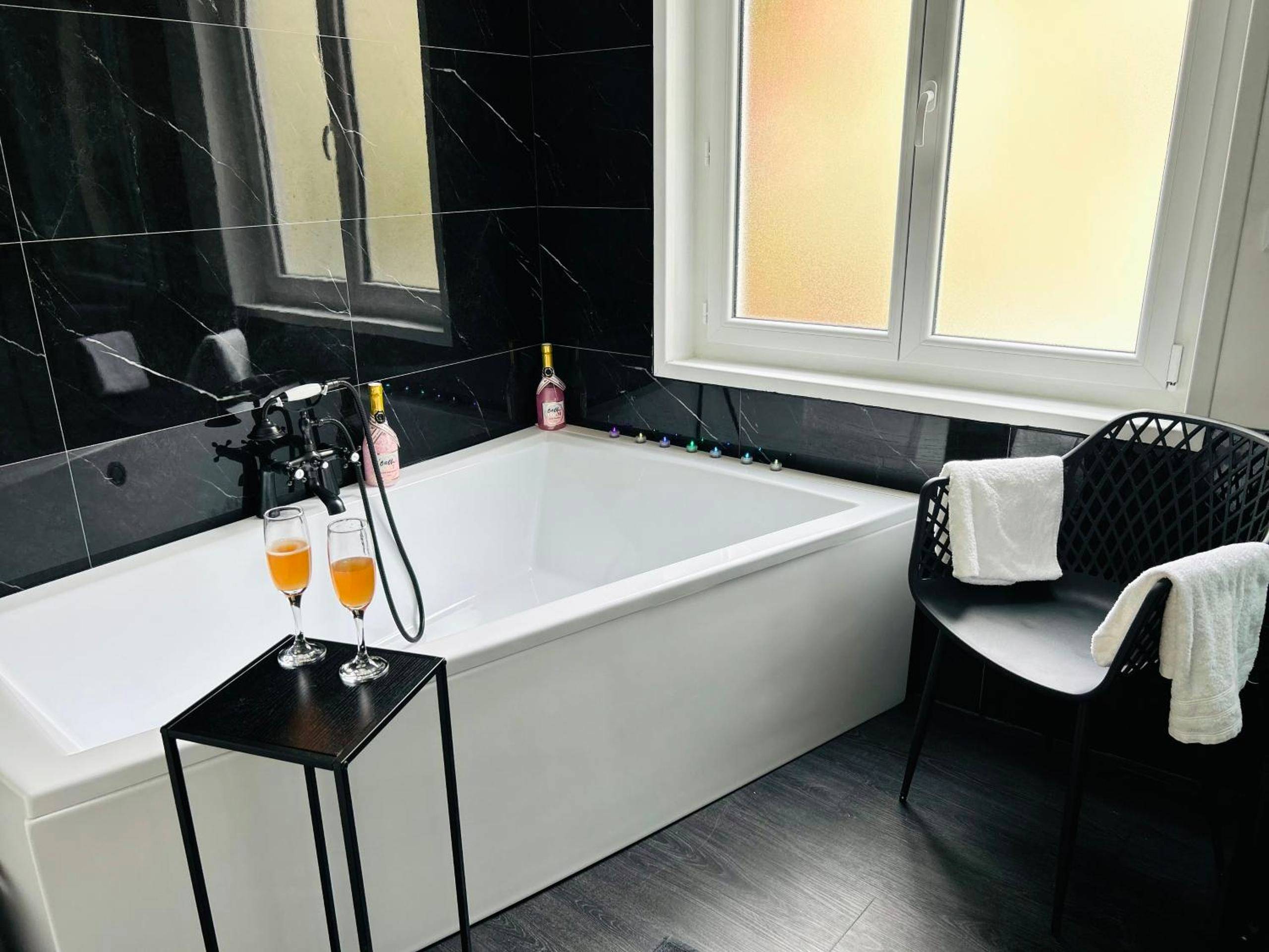 Detail du logement - Love room « L'étreinte dorée »