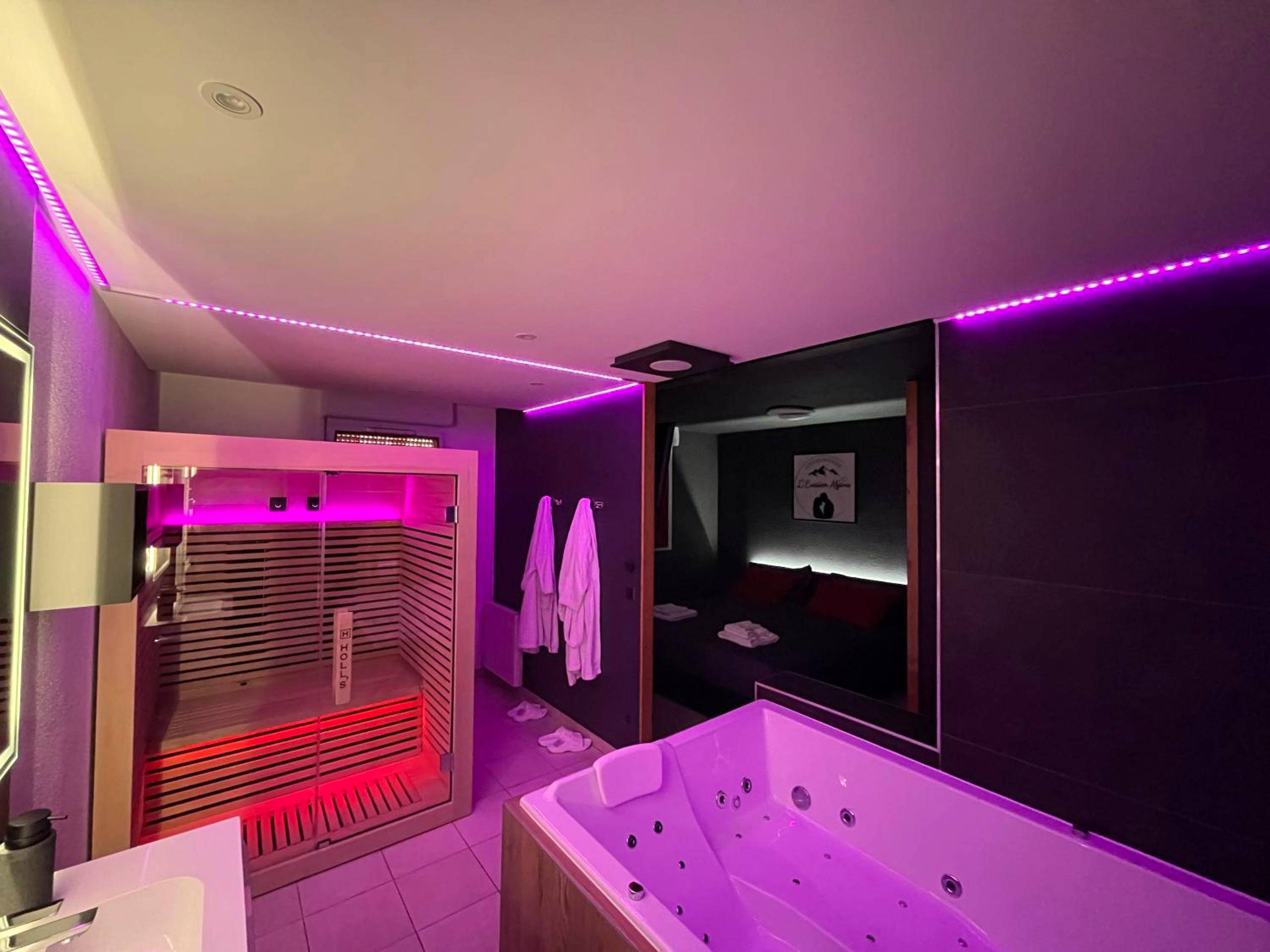 Espace bien - être avec sauna et jacuzzi - Love Room Albertville - L'Evasion Alpine