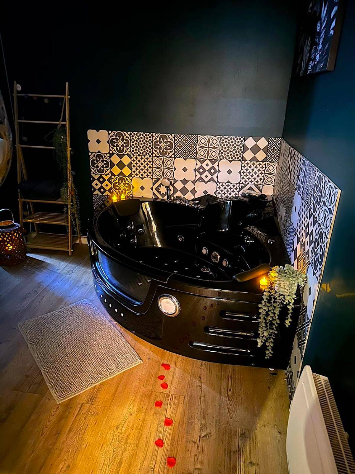 Photo du logement - L'Evasion romantique en Amazonie, SPA, Écran cinéma, day use, Lit baldaquin