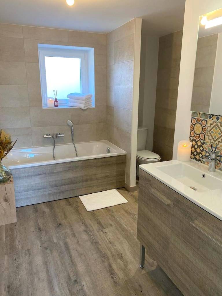 Autre vue interieure - L'Evasion chambre DUNE avec sauna et spa privatifs - Prinquiau