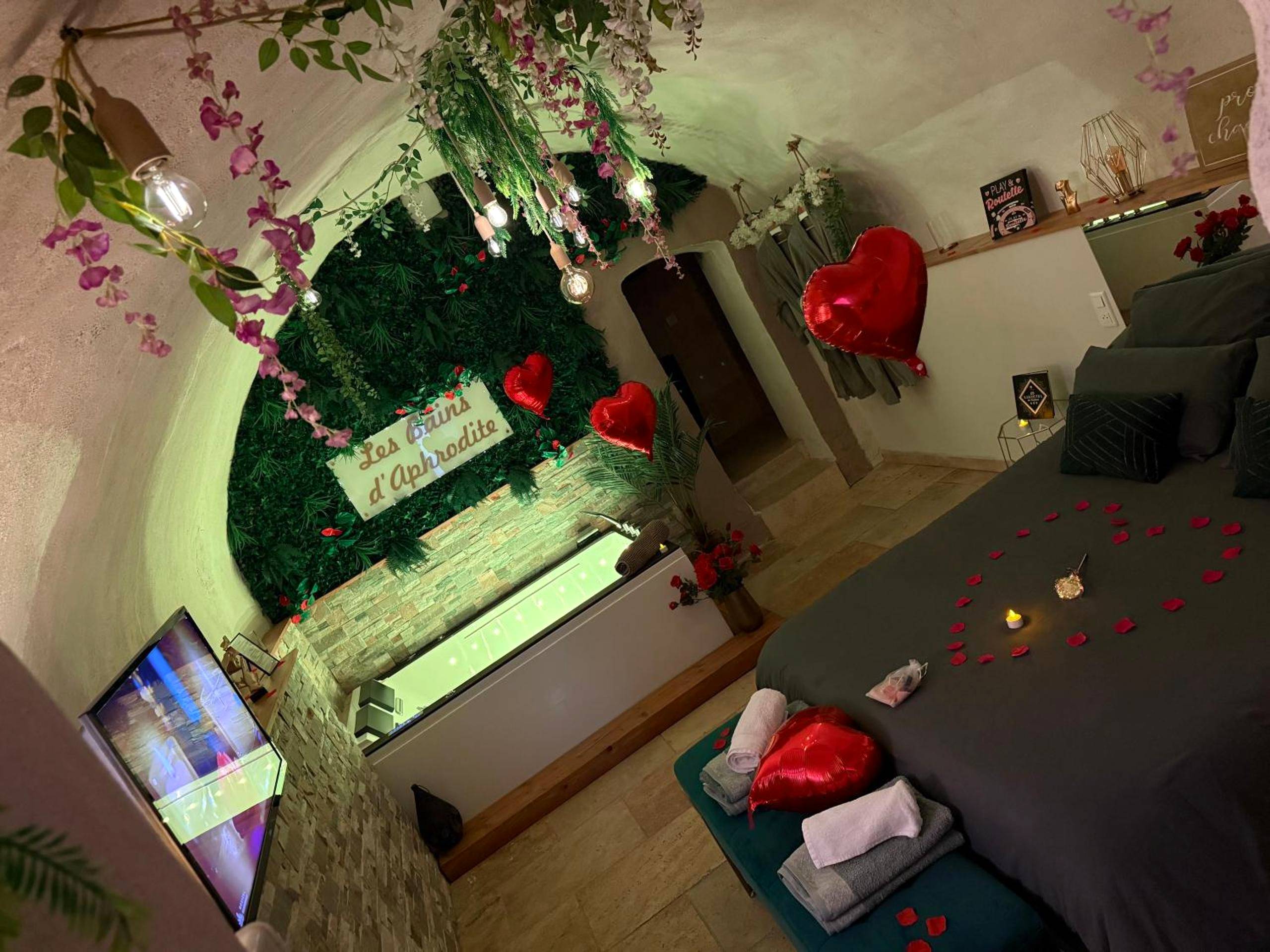 Photo du logement - Évasion duo, Suite Atypique privative, Hammam & Balnéo - Auriol