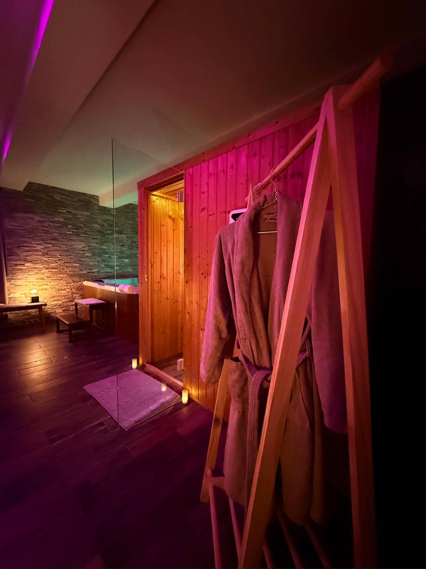 Detail du logement - L'Évasion Étoilée - Jacuzzi Spa Sauna Hammam