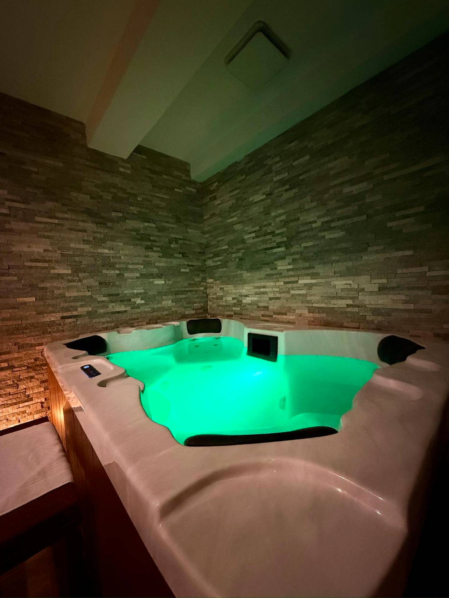 Photo du logement - L'Évasion Étoilée - Jacuzzi Spa Sauna Hammam