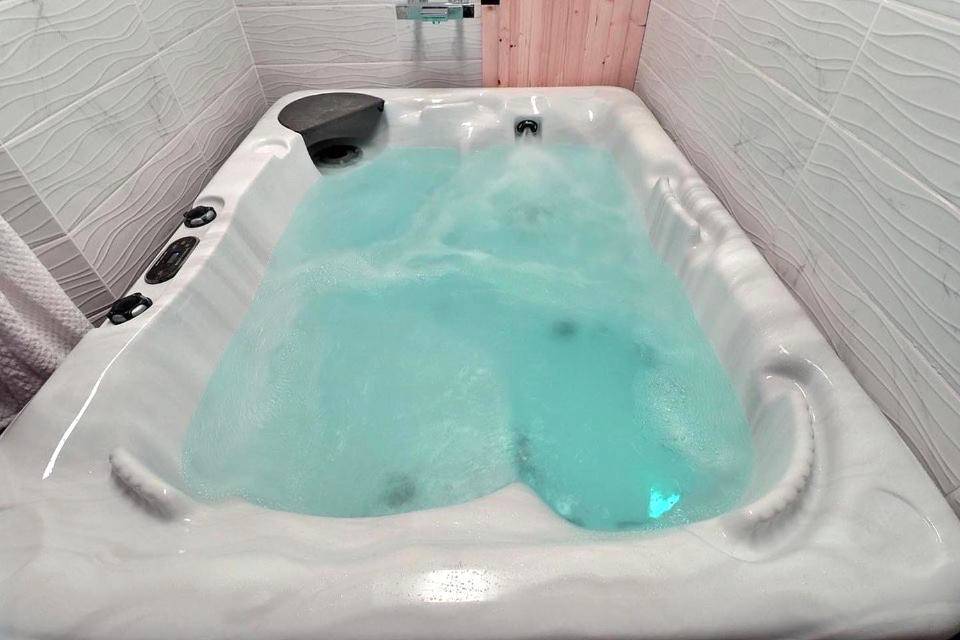 Jacuzzi privatif avec eau bouillonnante - Love Room avec Jacuzzi Privatif Évasion Romantique à Castelsarrasin