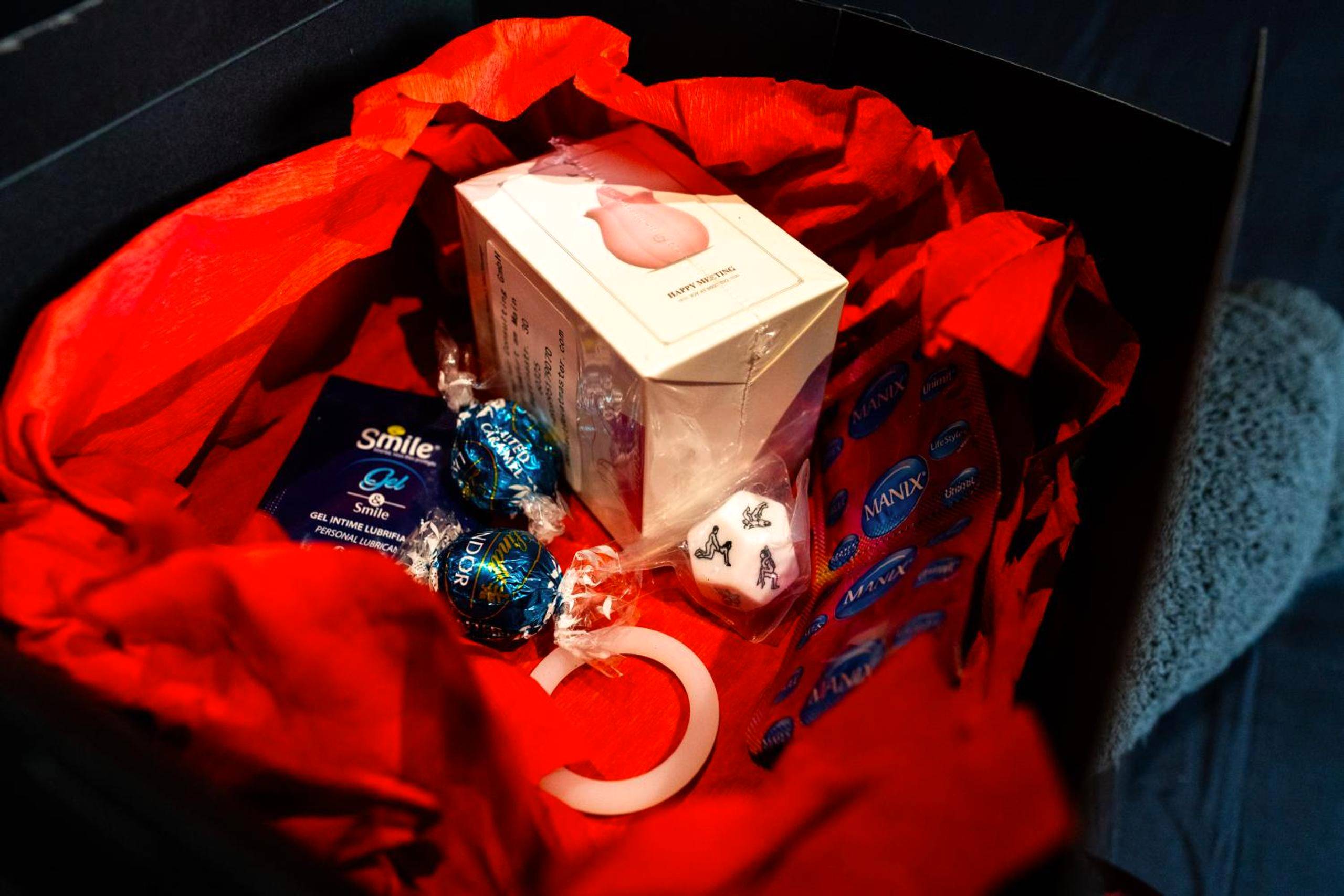 Coffret coquin avec accessoires et chocolats - L'Évasion, Romantisme, volupté & jacuzzi