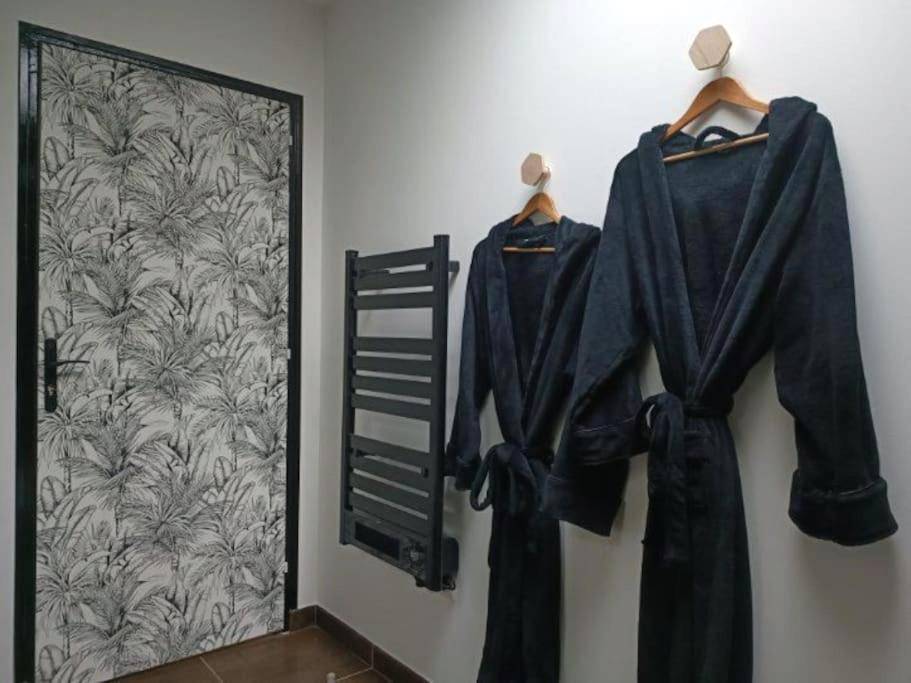 Photo du logement - Évasion romantique avec jacuzzi intérieur - Rosières - près - Troyes