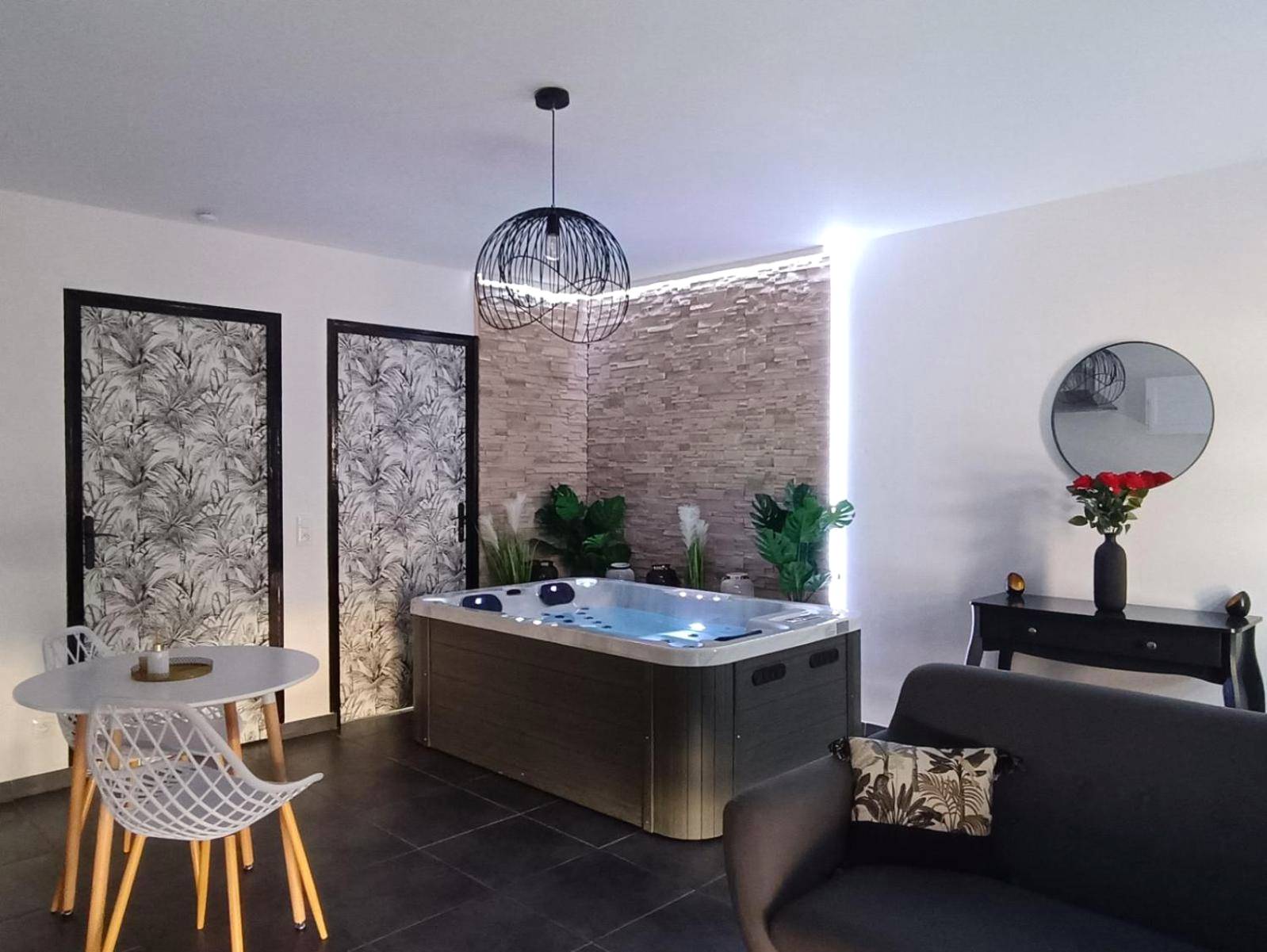 Photo du logement - Évasion romantique avec jacuzzi intérieur