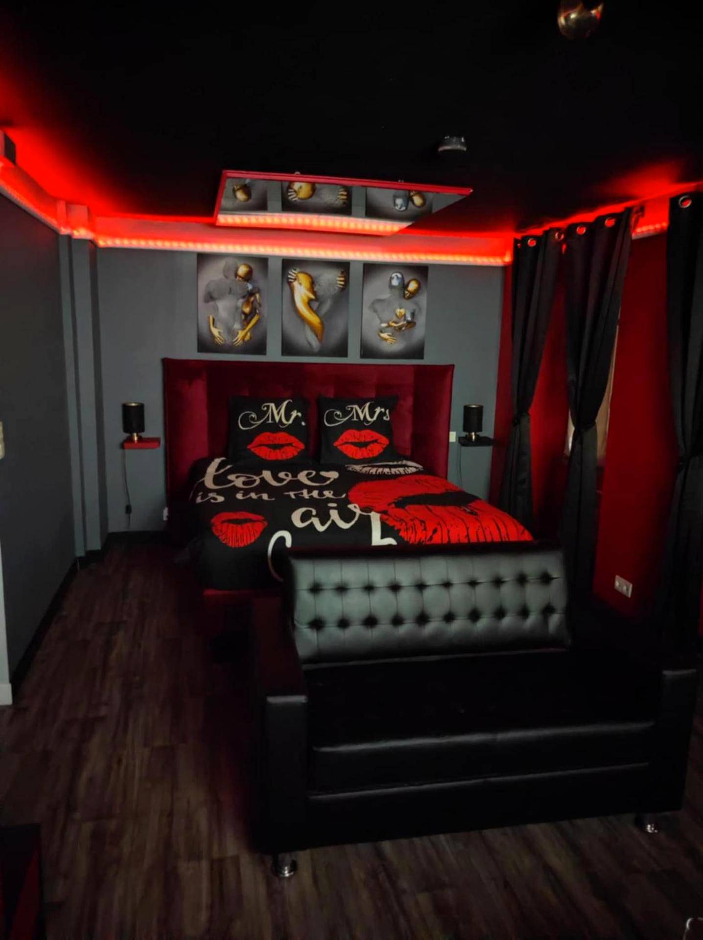 Chambre romantique avec miroir au plafond - Love Room Saint - Pierre - L'évasion Plaisir Privé SPA