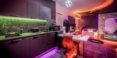 Cuisine équipée et coin repas romantique - Evasion sensuelle et charnelle SPA
