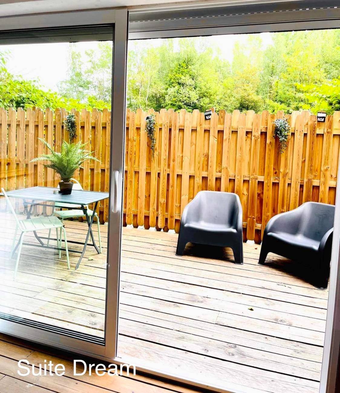 Terrasse privée avec mobilier de jardin - Faranel