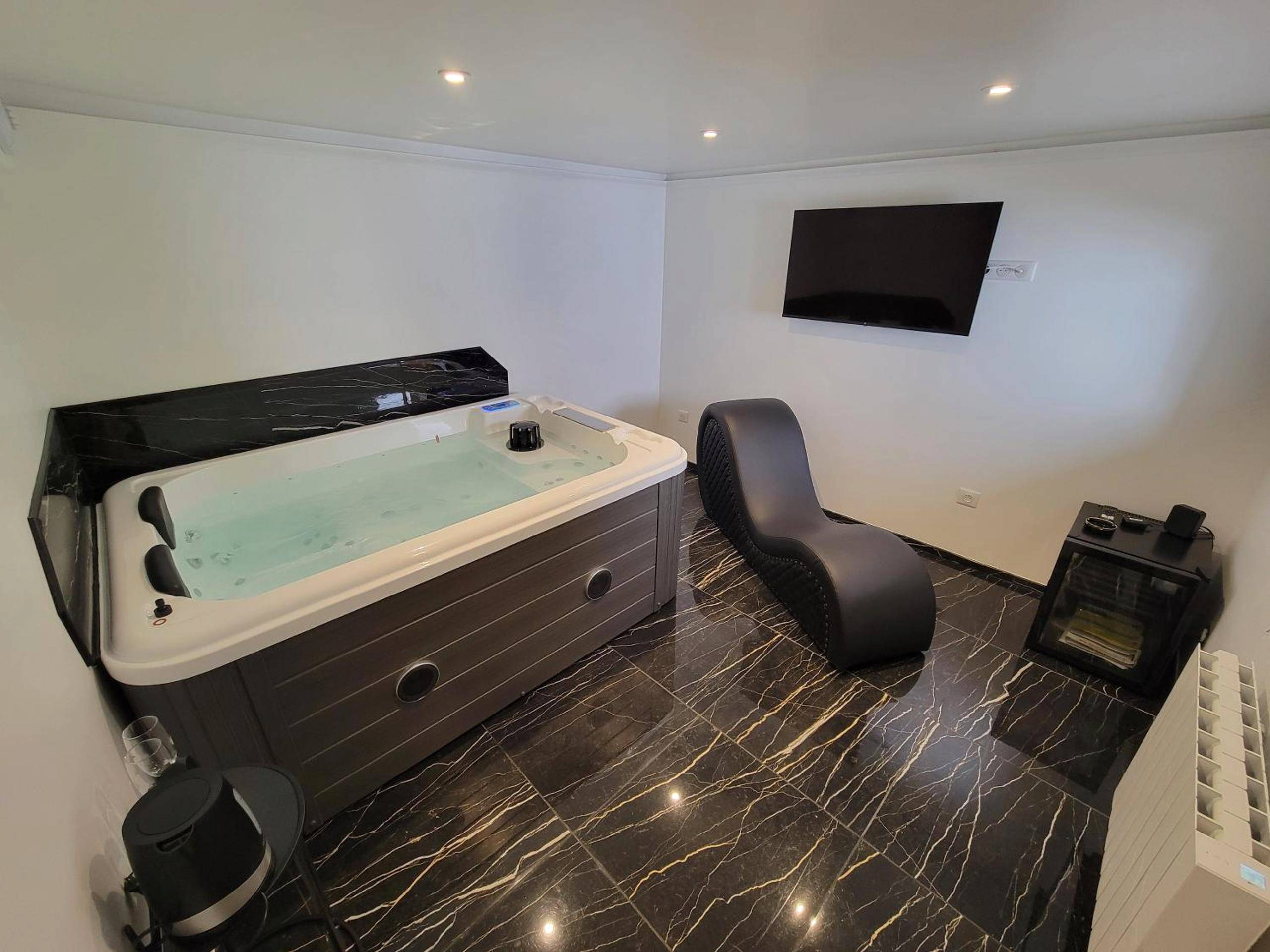 Jacuzzi privatif et fauteuil tantrique - Fil'Love