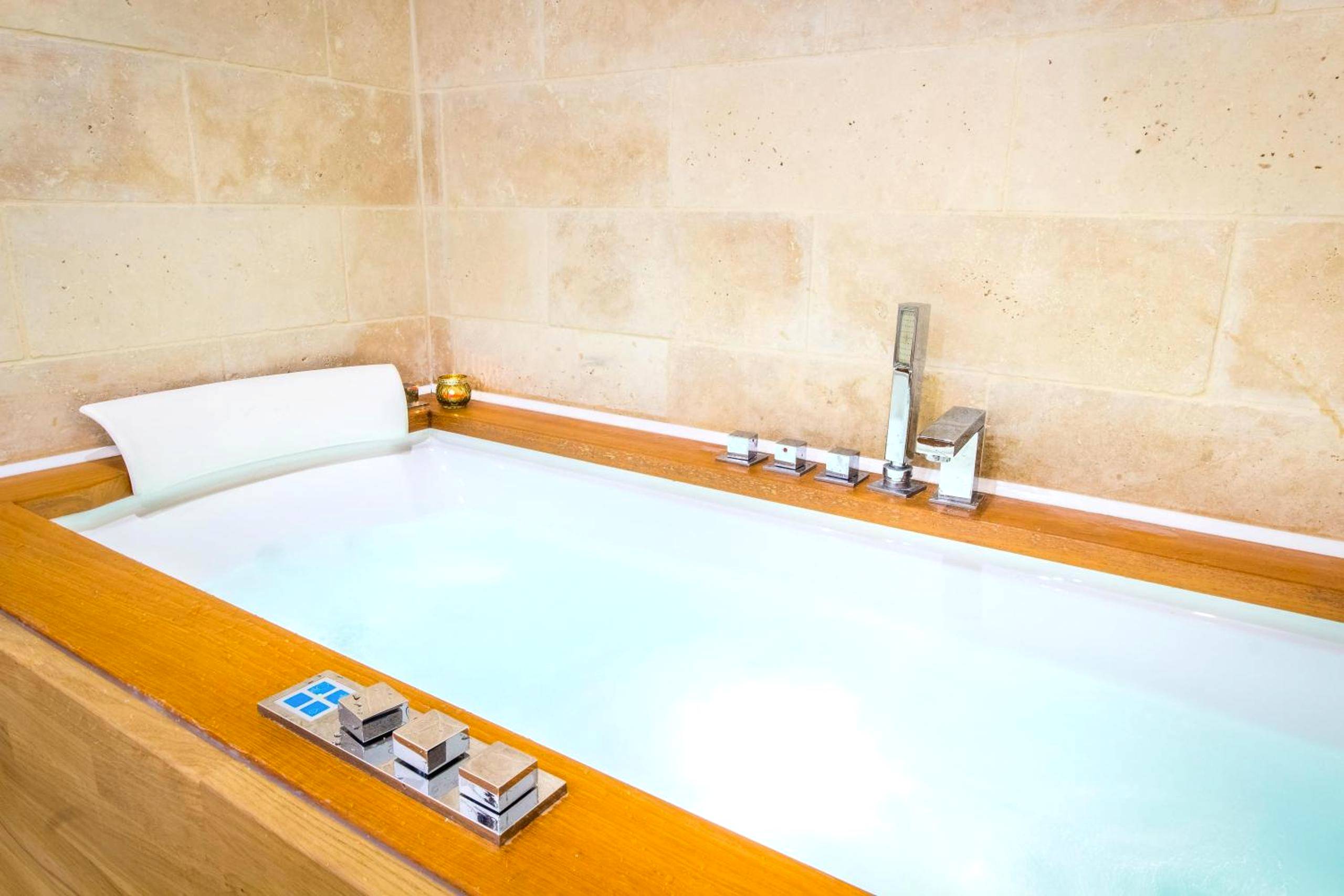 Vue du logement - Jacuzzi® - La petite Romantique - FloBNB