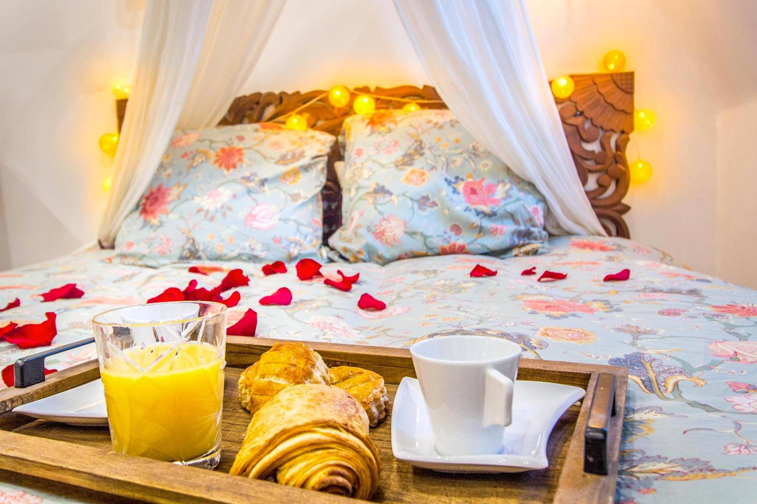 Photo du logement - Jacuzzi® - La petite Romantique - FloBNB - Laon