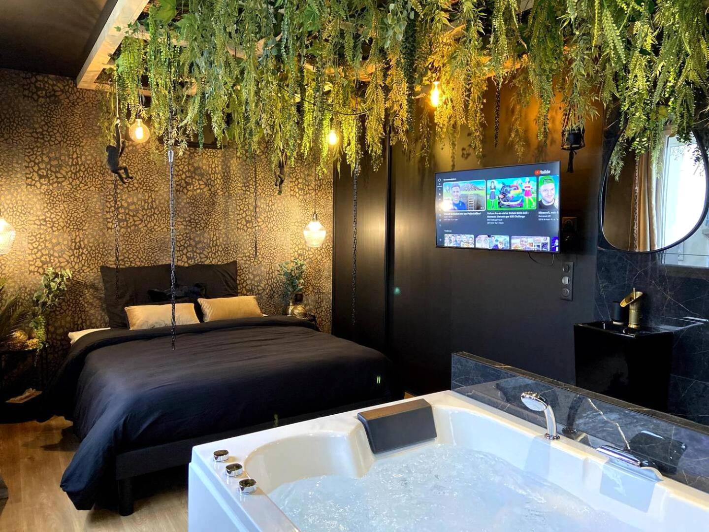 Vue du logement - Love Room Saint - Nazaire - La folie sauvage - Balnéo & haut de gamme