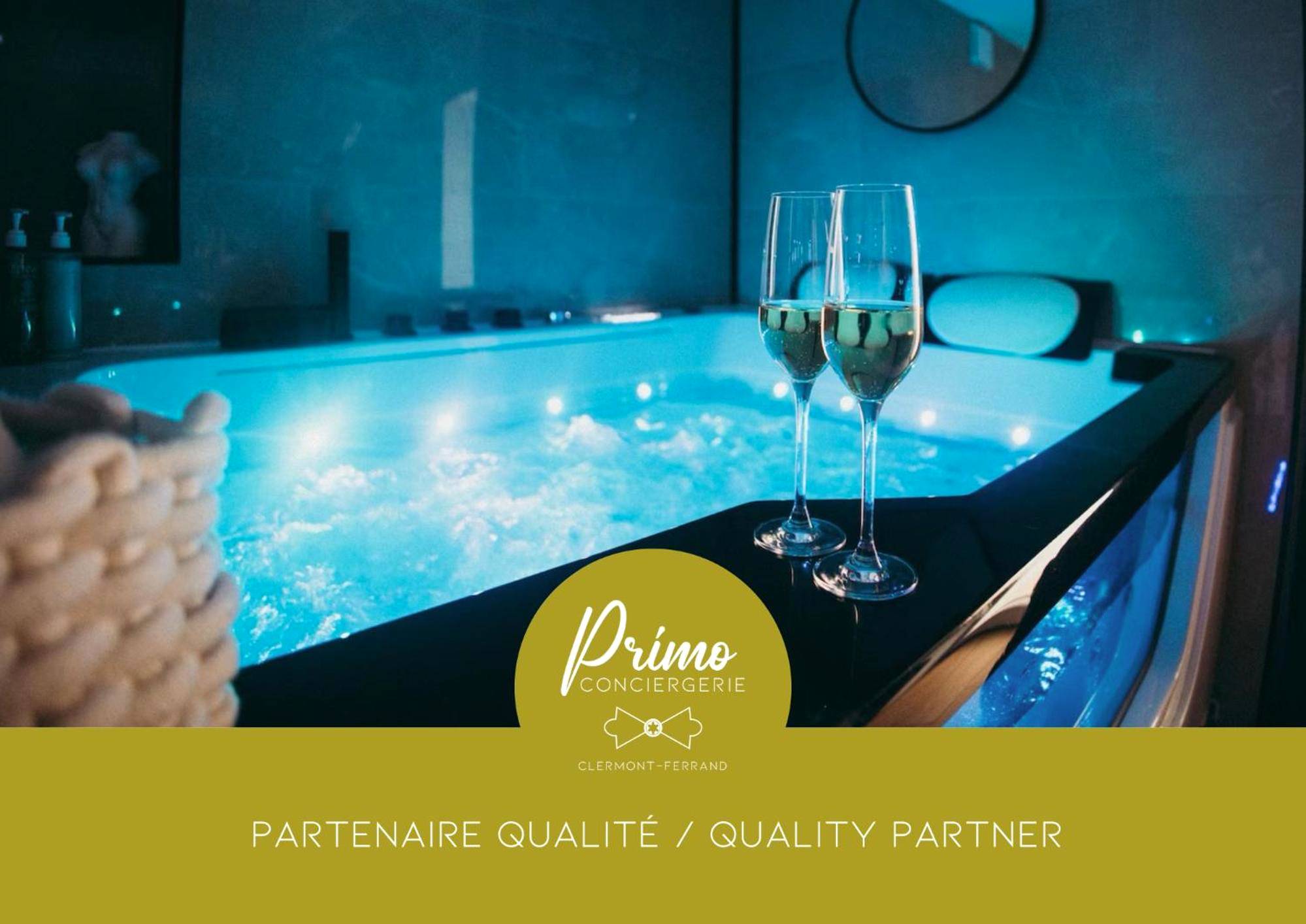 Vue du logement - Love Room Clermont - Ferrand - FRENCH KlSS - Love Room by PRIM0 C0NCIERGERIE