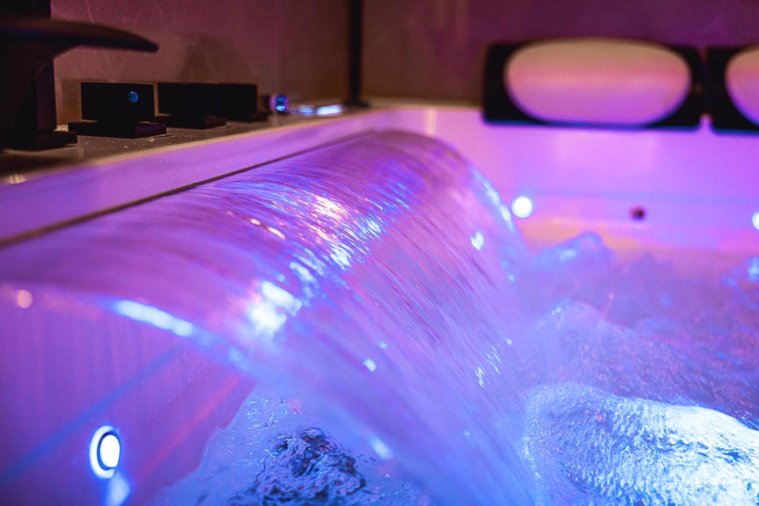 Photo du logement - FRENCH KlSS - Love Room by PRIM0 C0NCIERGERIE - Clermont - Ferrand