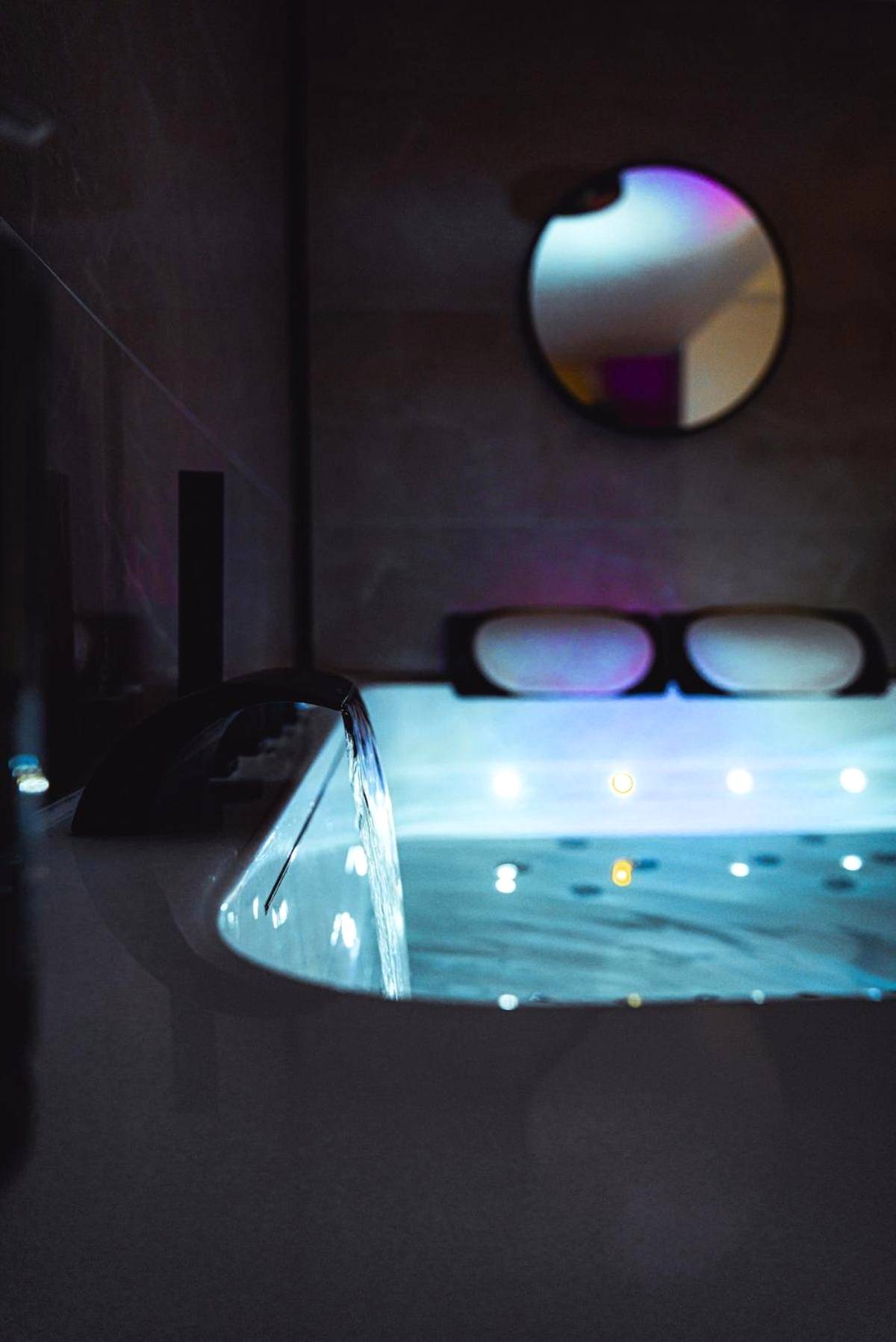 Photo du logement - FRENCH KlSS - Love Room by PRIM0 C0NCIERGERIE