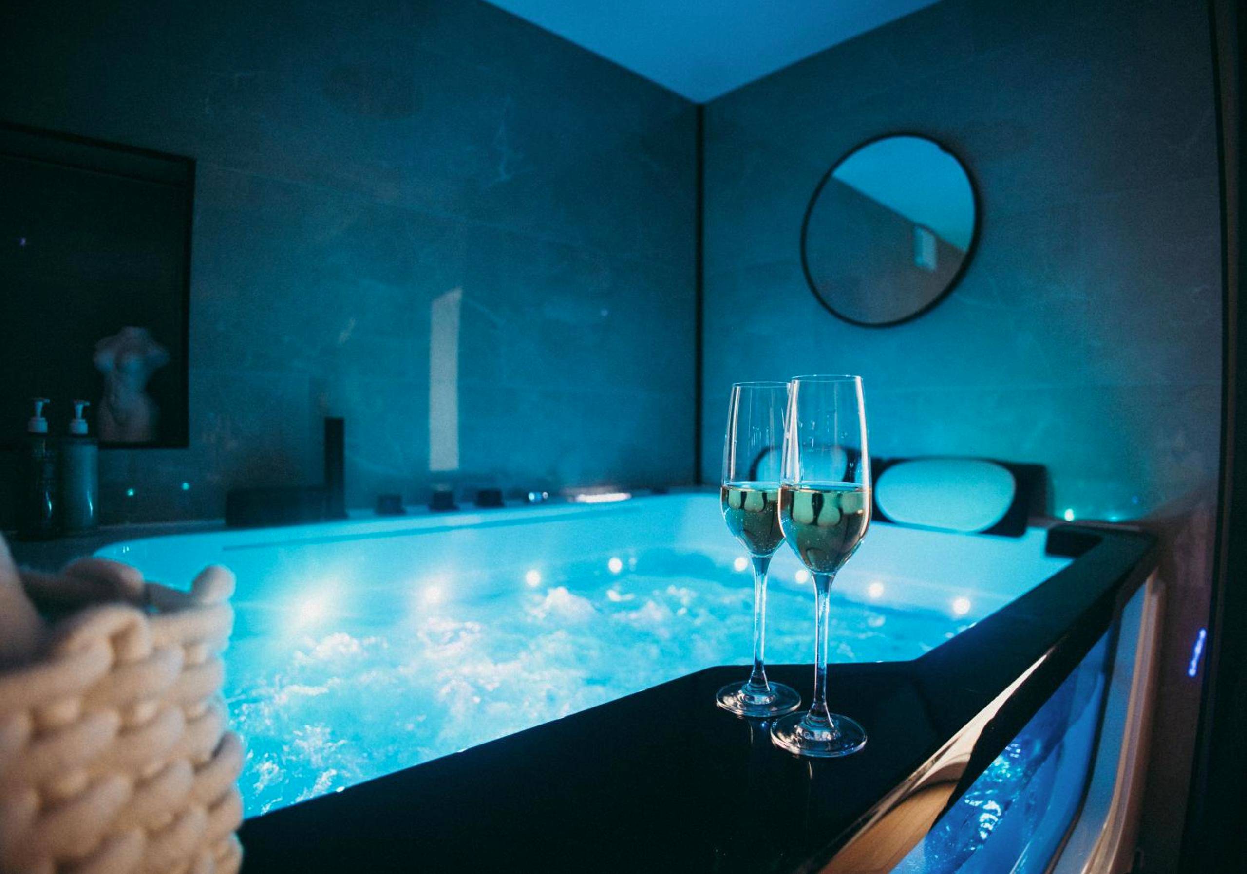 Photo du logement - FRENCH KlSS - Love Room by PRIM0 C0NCIERGERIE