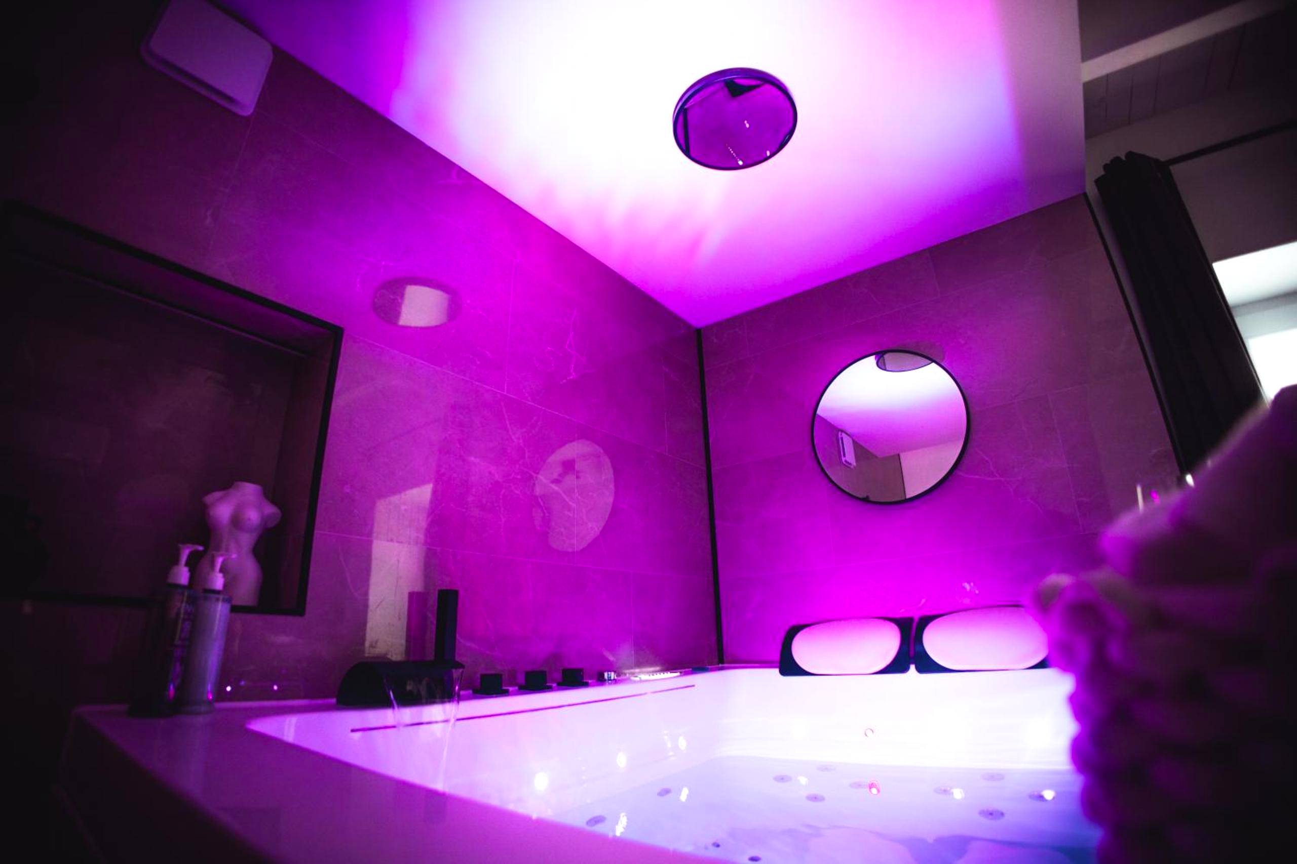 Photo du logement - FRENCH KlSS - Love Room by PRIM0 C0NCIERGERIE