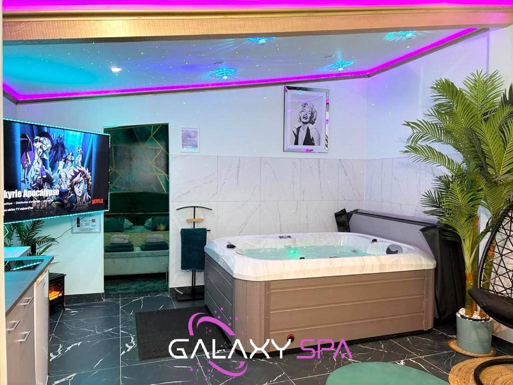 Photo du logement - GALAXY SPA - Suite Jupiter Jacuzzi Privatif