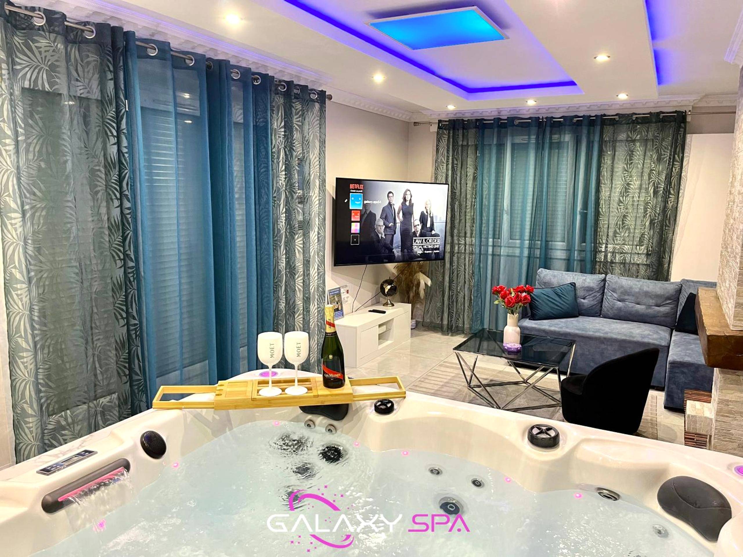 Photo du logement - GALAXY SPA - Suite Neptune Jacuzzi et Sauna Privatif