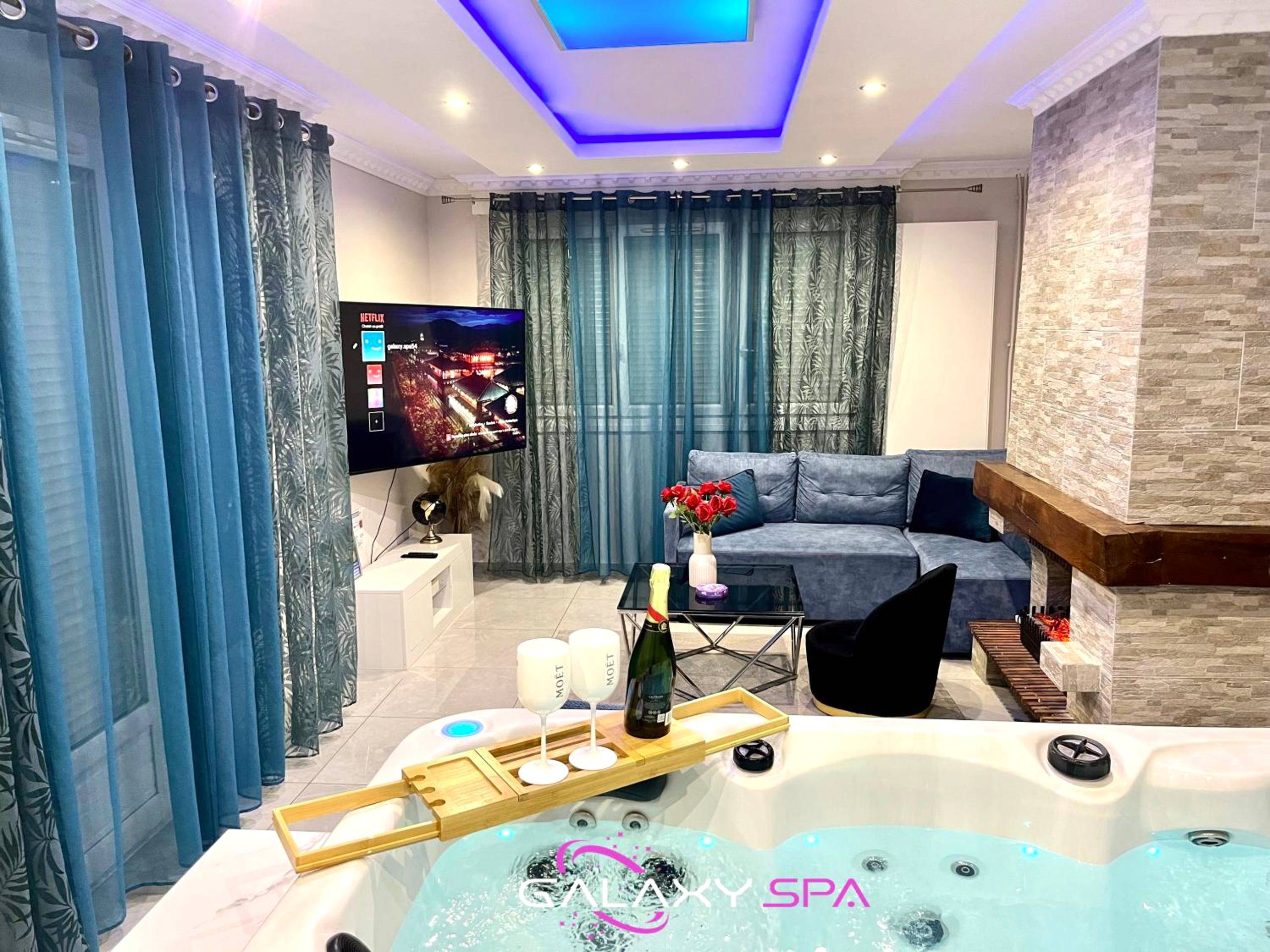 Photo du logement - GALAXY SPA - Suite Neptune Jacuzzi et Sauna Privatif - Champigneulles