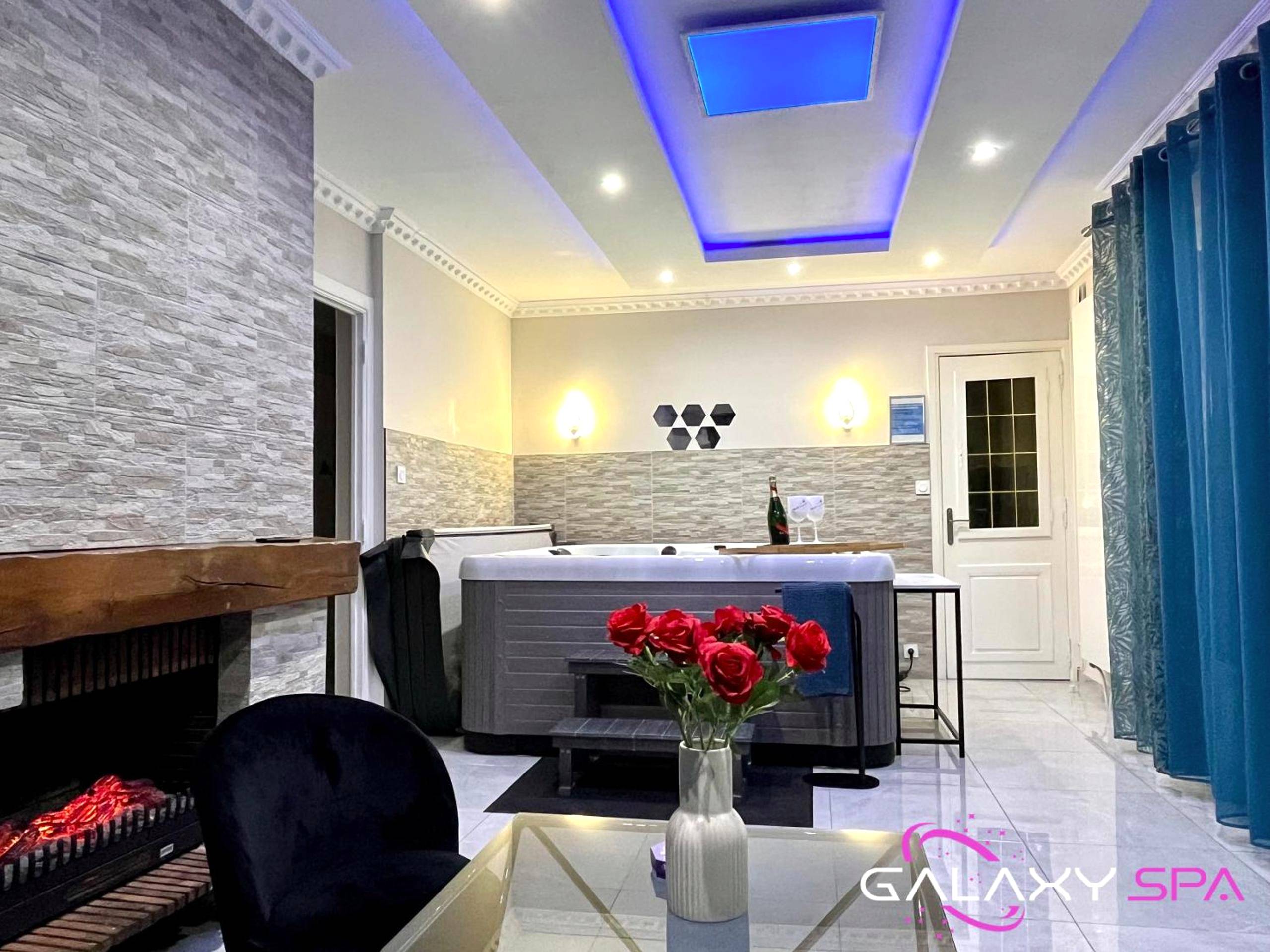 Photo du logement - GALAXY SPA - Suite Neptune Jacuzzi et Sauna Privatif