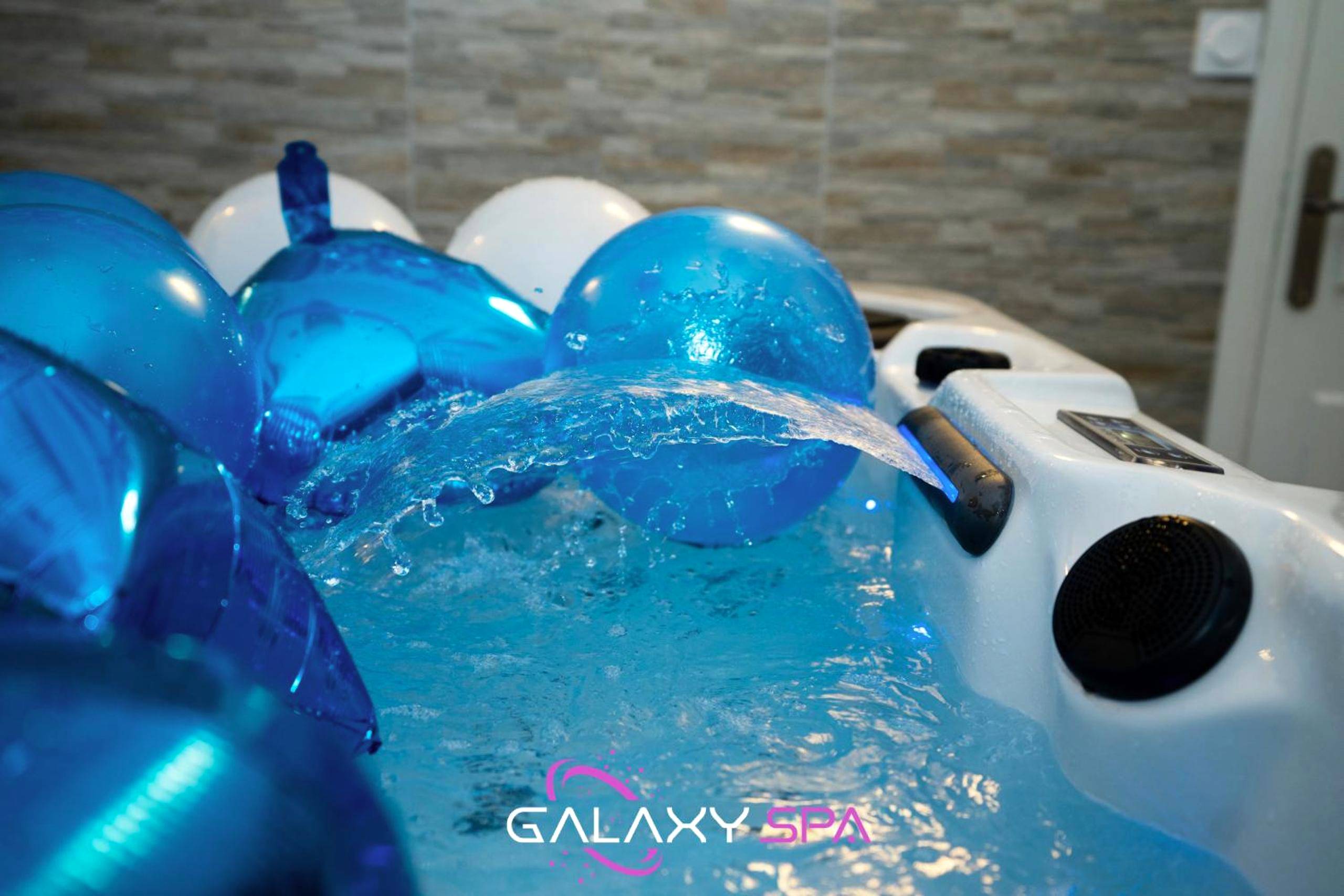 Photo du logement - GALAXY SPA - Suite Neptune Jacuzzi et Sauna Privatif