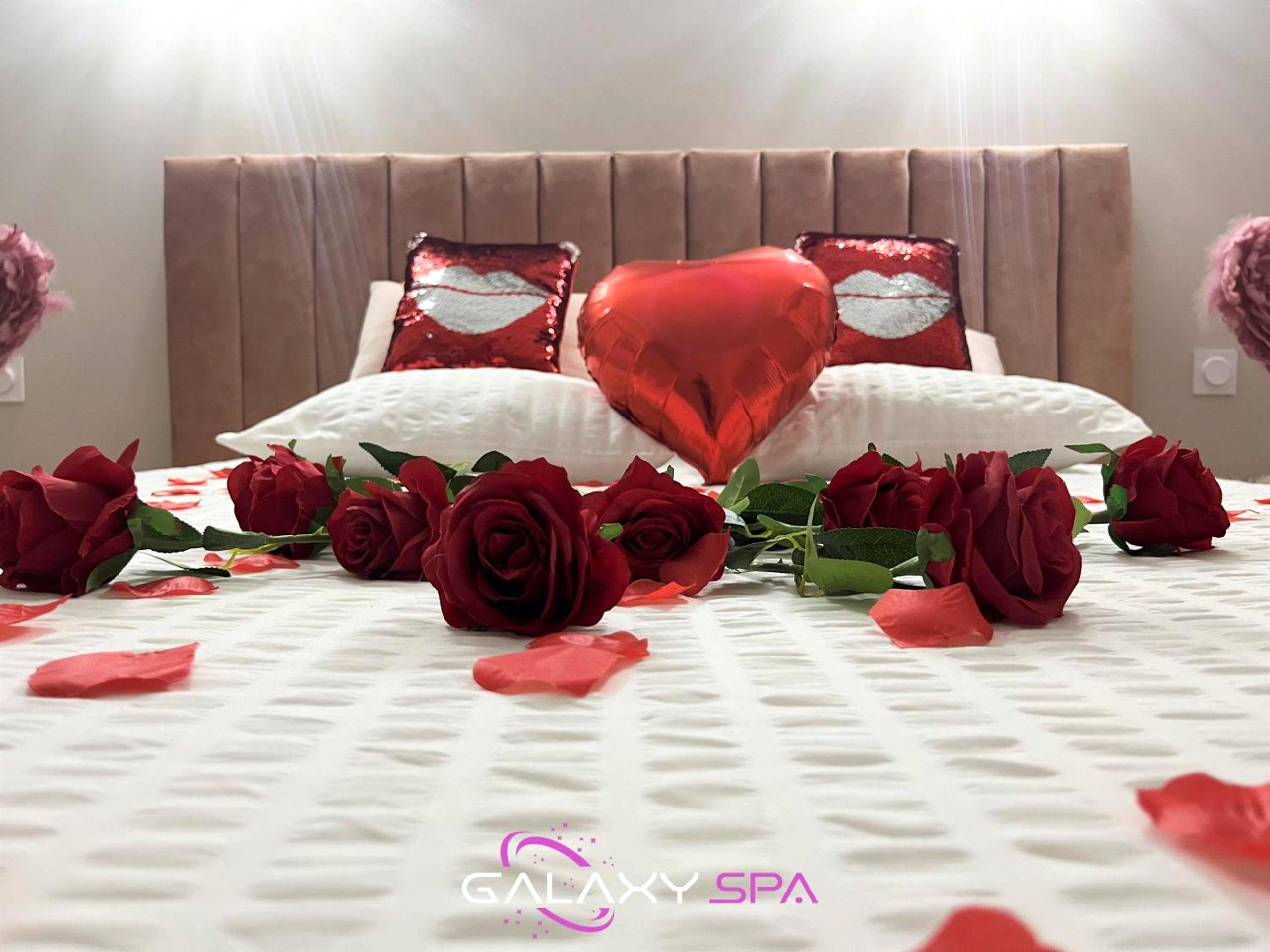 Photo du logement - GALAXY SPA - Suite Venus Jacuzzi et Sauna Privatif