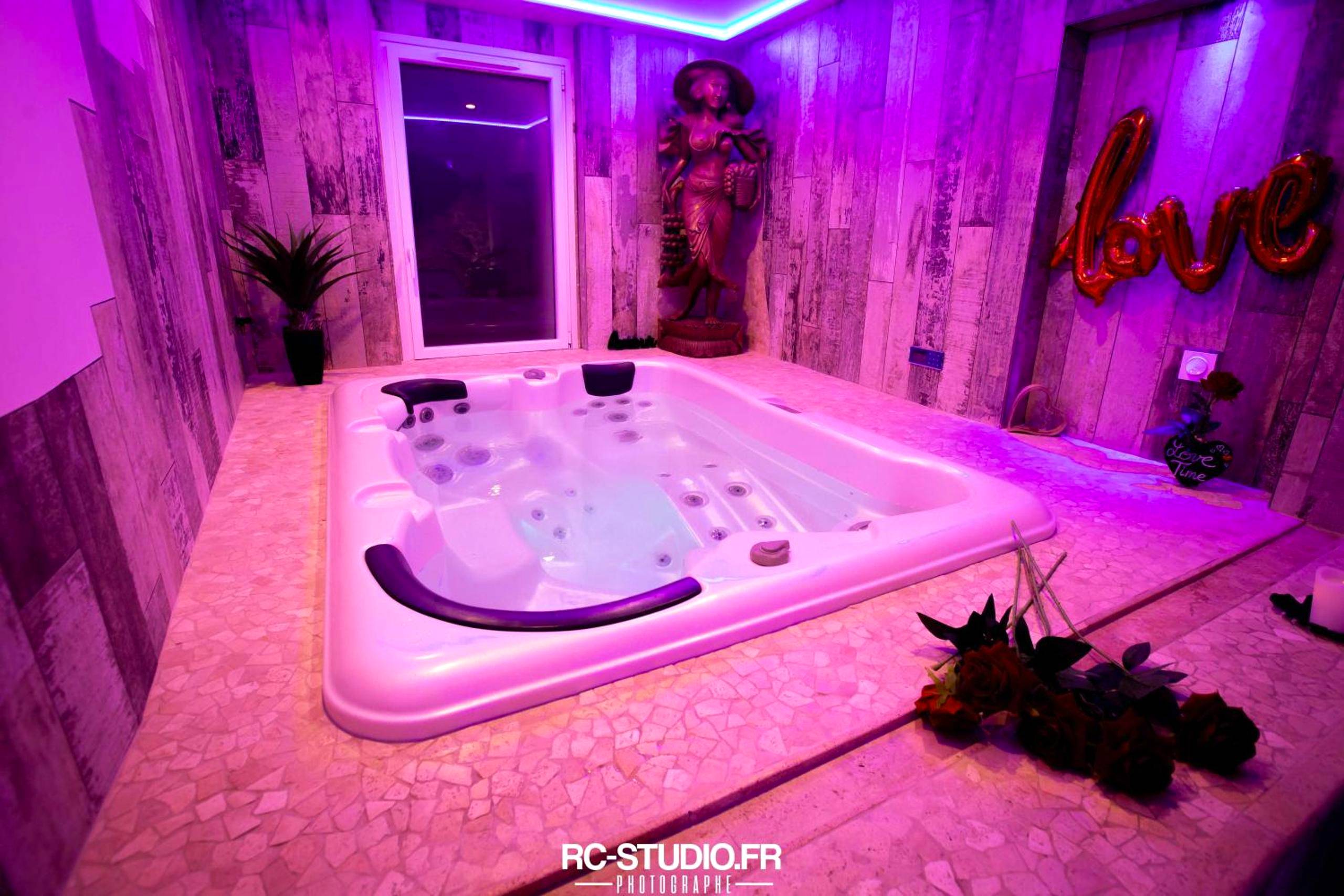 Photo du logement - Loveroom La Garçonn'Hyères - Saint - Georges - d'Orques