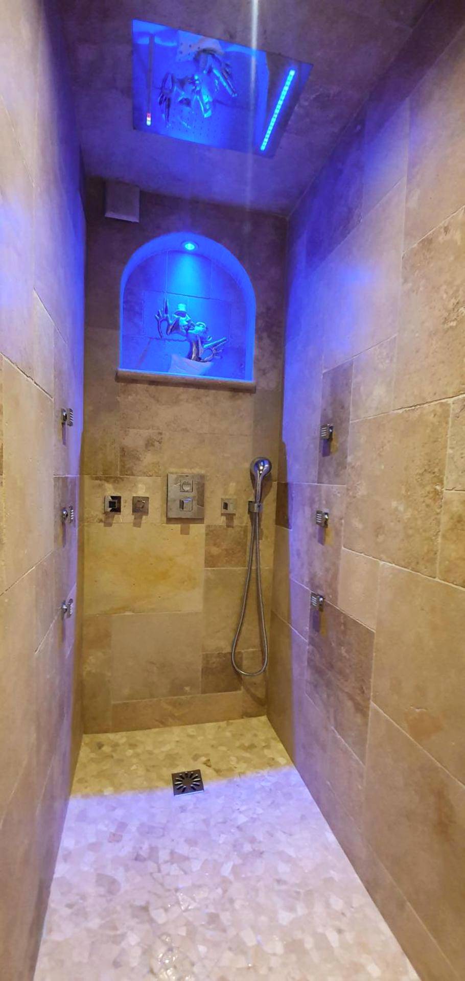 Photo du logement - Loveroom La Garçonn'Hyères - Saint - Georges - d'Orques