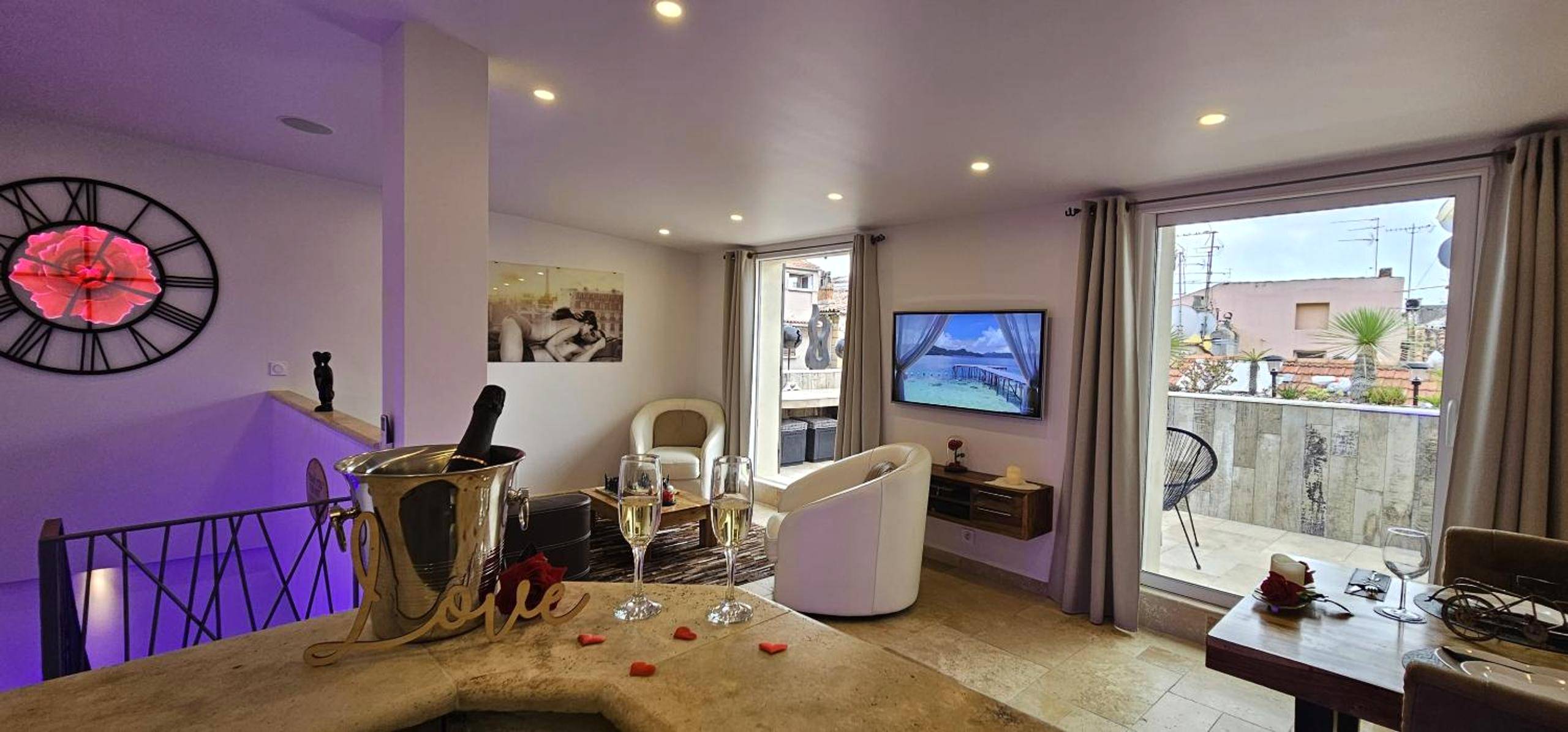 Photo du logement - Loveroom La Garçonn'Hyères - Saint - Georges - d'Orques