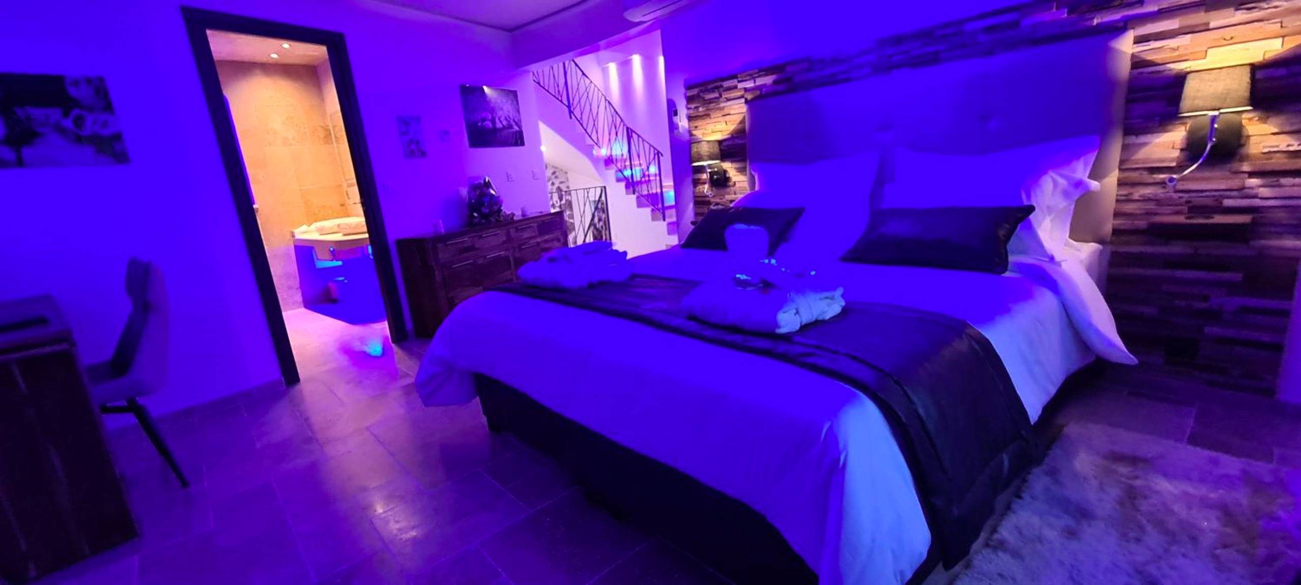 Photo du logement - Loveroom La Garçonn'Hyères - Saint - Georges - d'Orques