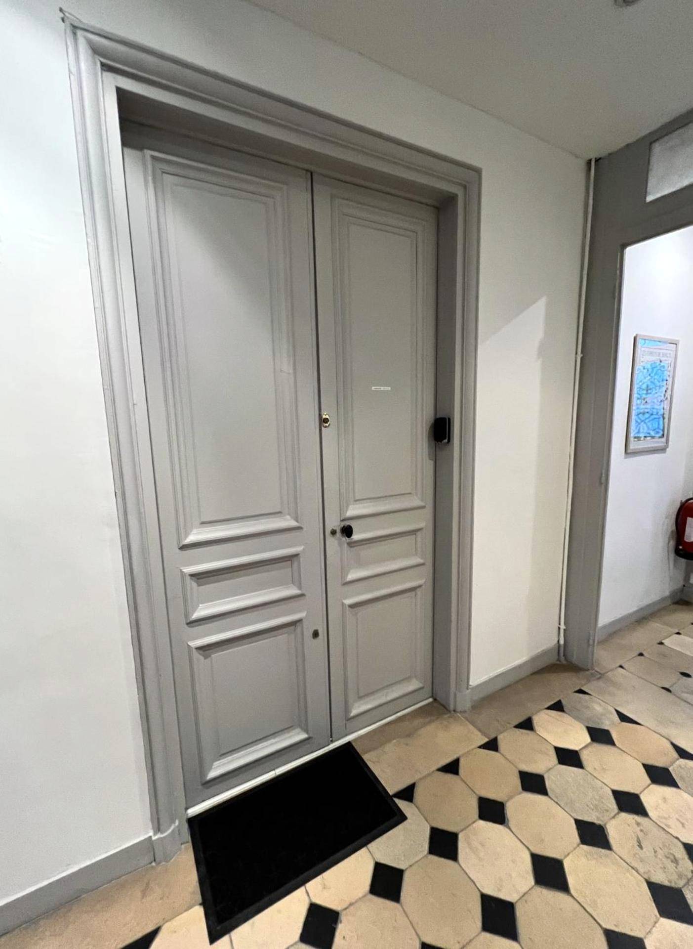 Porte d'entrée double battant grise - Le Gatsby - Cosy Flat - Jacuzzi - Senlis