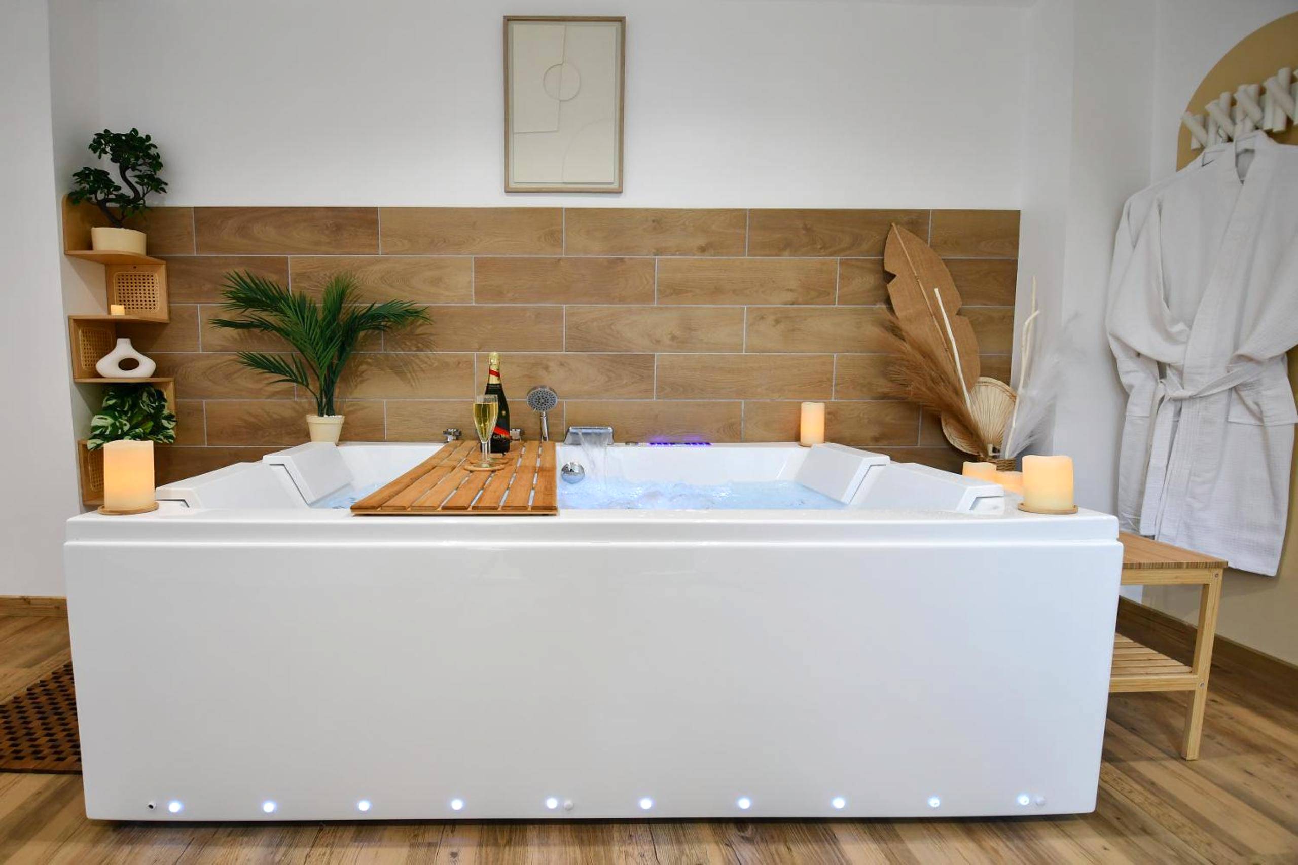 Photo du logement - La Gioya - Love Room, Jacuzzi, Baldaquin - La Seyne - sur - Mer