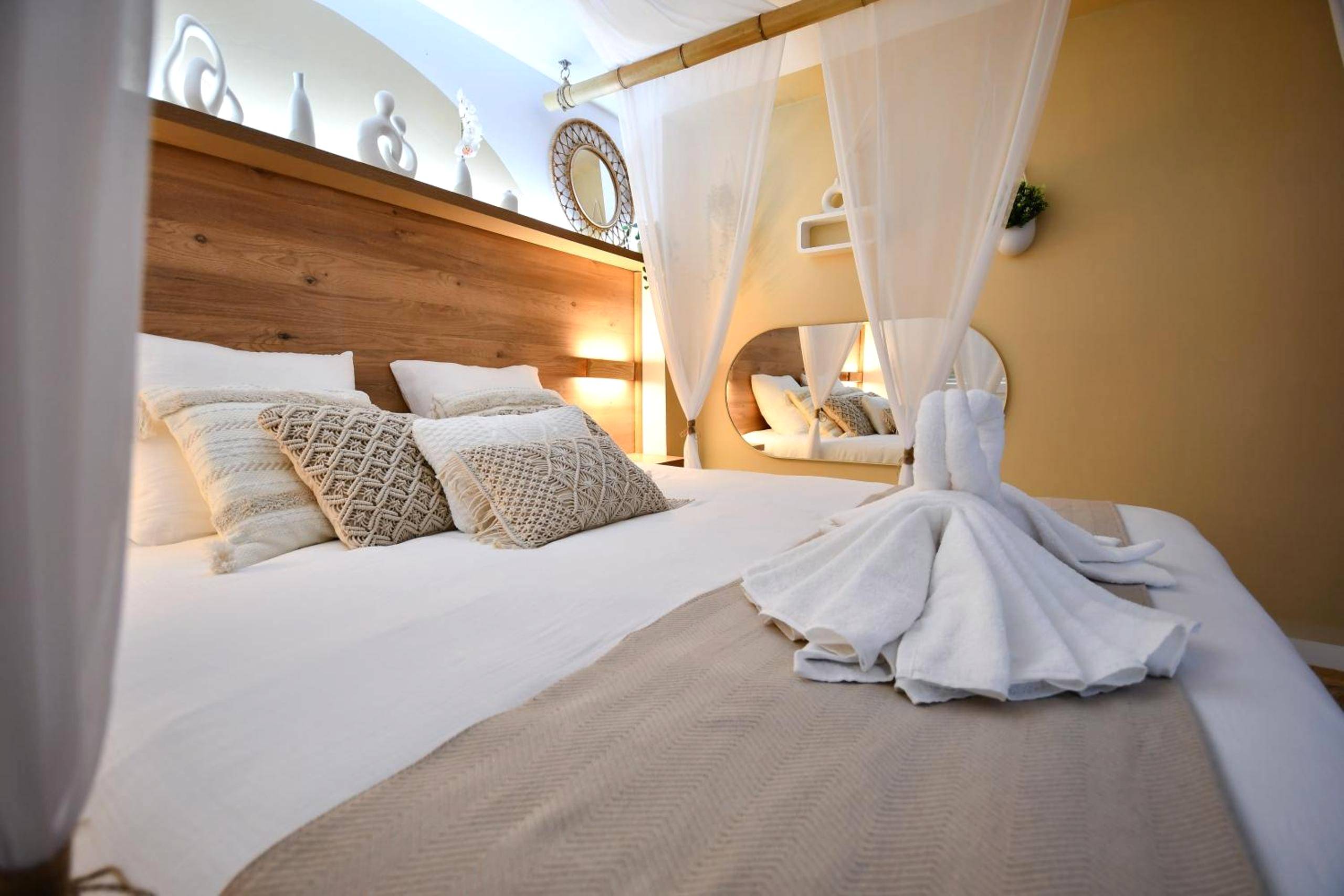 Photo du logement - La Gioya - Love Room, Jacuzzi, Baldaquin - La Seyne - sur - Mer