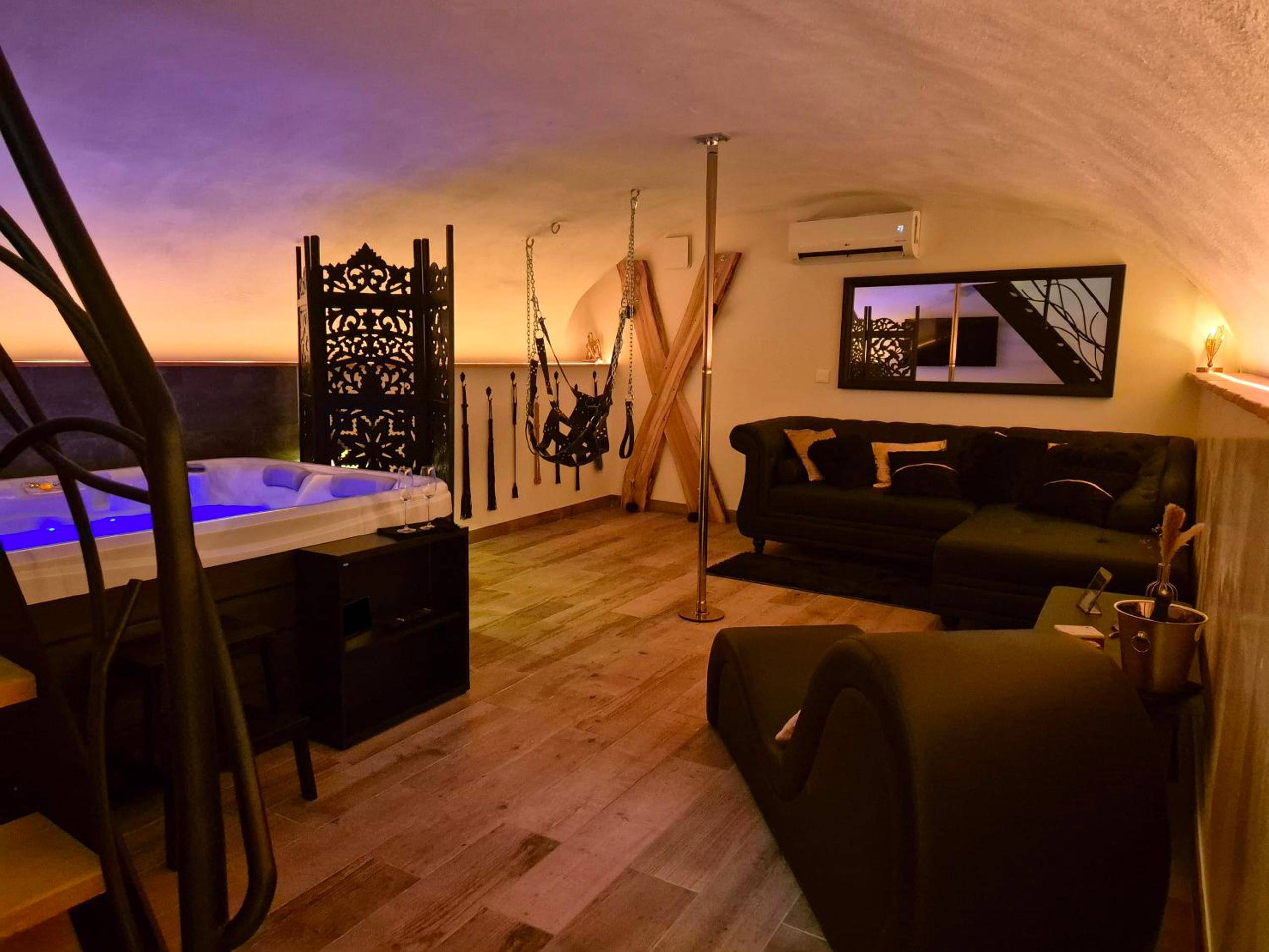 Vue principale - Love Room Donzère - Gîte érotique avec spa privatif
