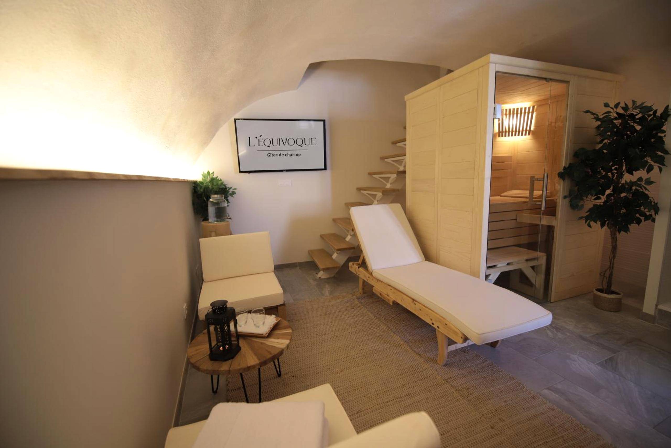 Sauna en bois et espace de détente - Gîte de charme Haut de Gamme avec Jacuzzi et Sauna privatifs