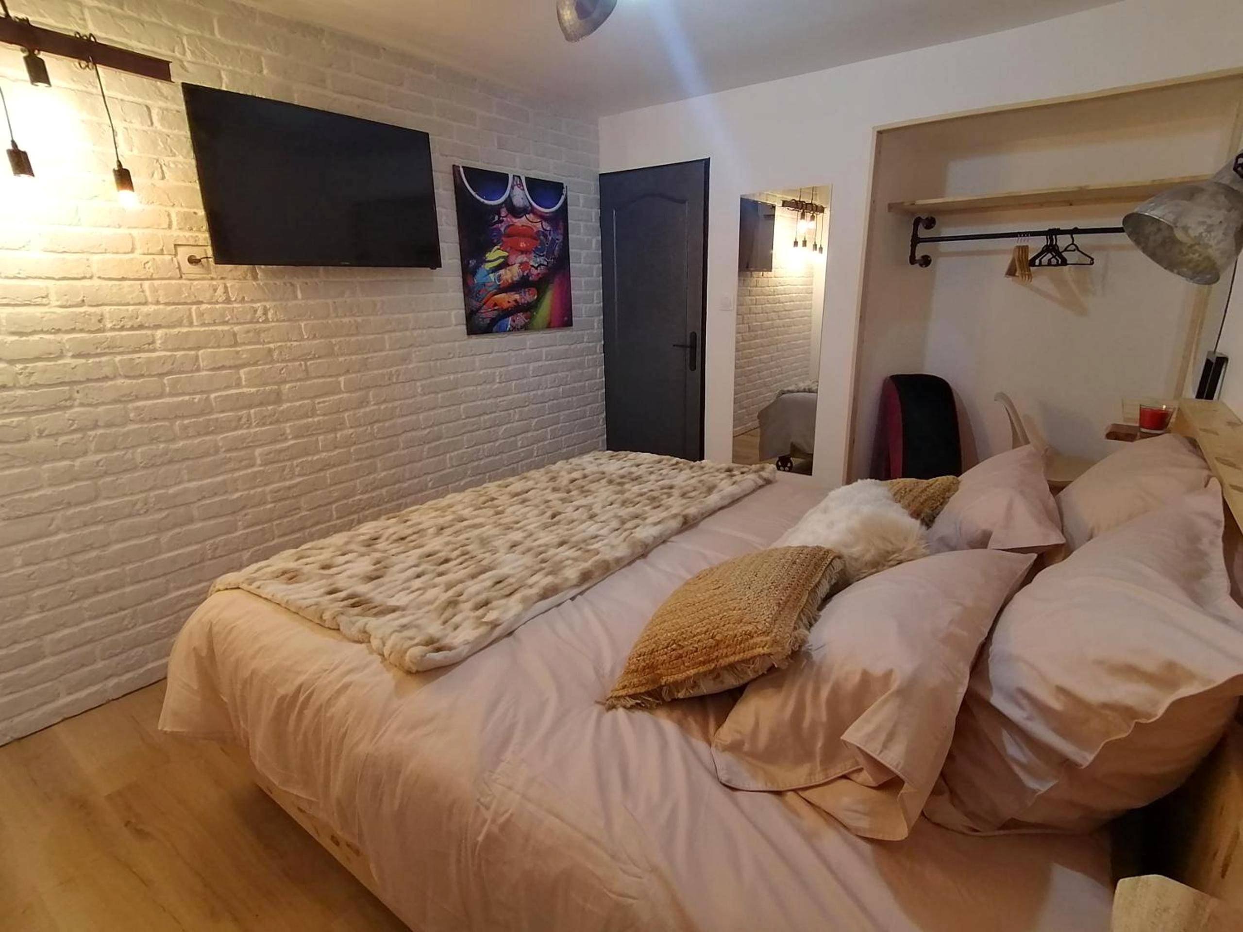 Photo du logement - Gîtes déco pop et chaleureuse avec jacuzzi, sauna, piece coquine