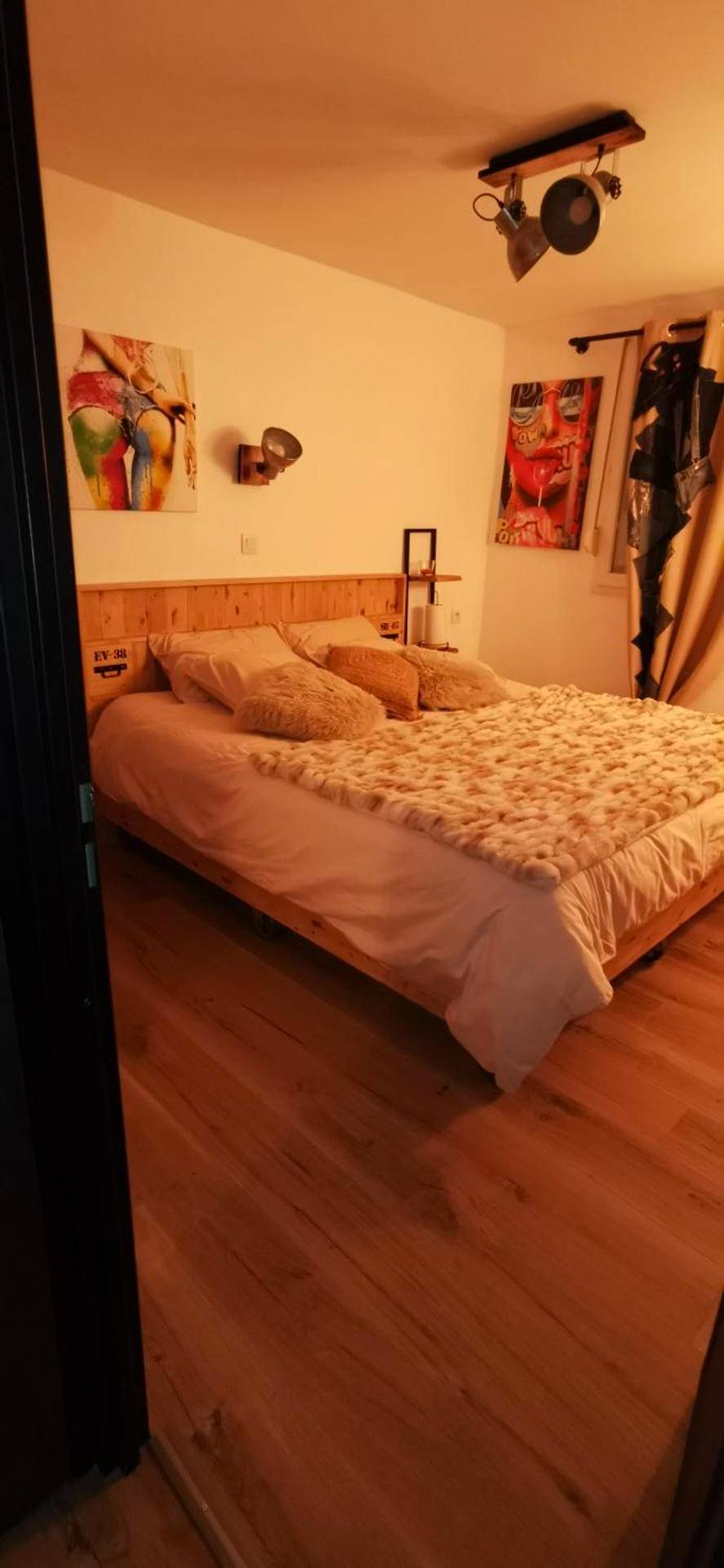 Photo du logement - Gîtes déco pop et chaleureuse avec jacuzzi, sauna, piece coquine - Calais