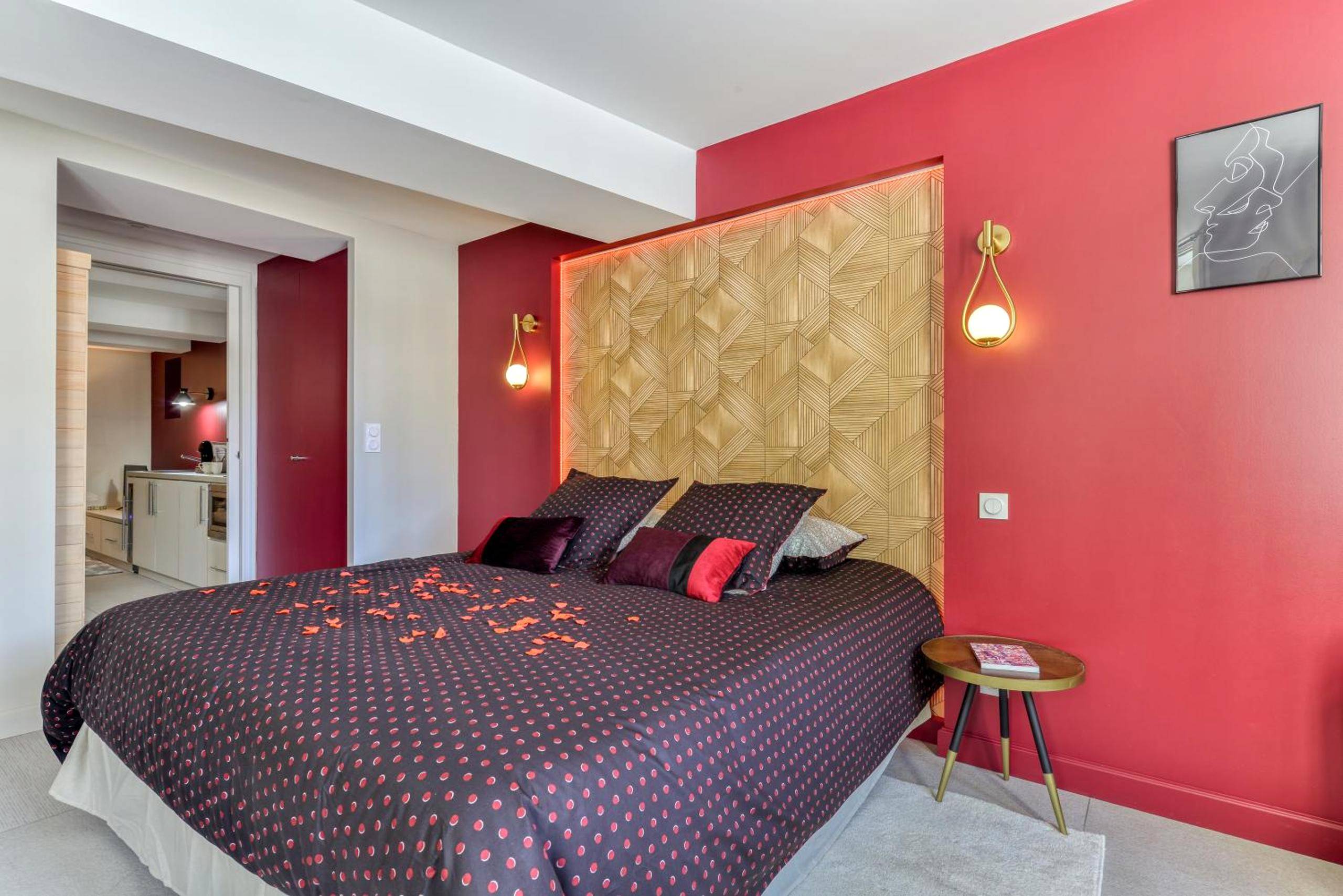 Photo - Les Gîtes de Laure - O Lit Divin, Instant de volupté, BALNEO SAUNA, Climatisation, Netflix, 160m de la Cité Médiévale