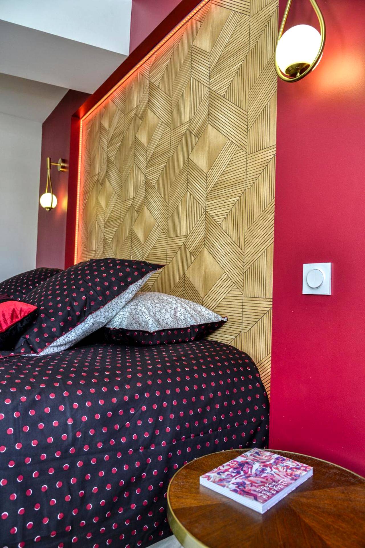 Photo - Les Gîtes de Laure - O Lit Divin, Instant de volupté, BALNEO SAUNA, Climatisation, Netflix, 160m de la Cité Médiévale