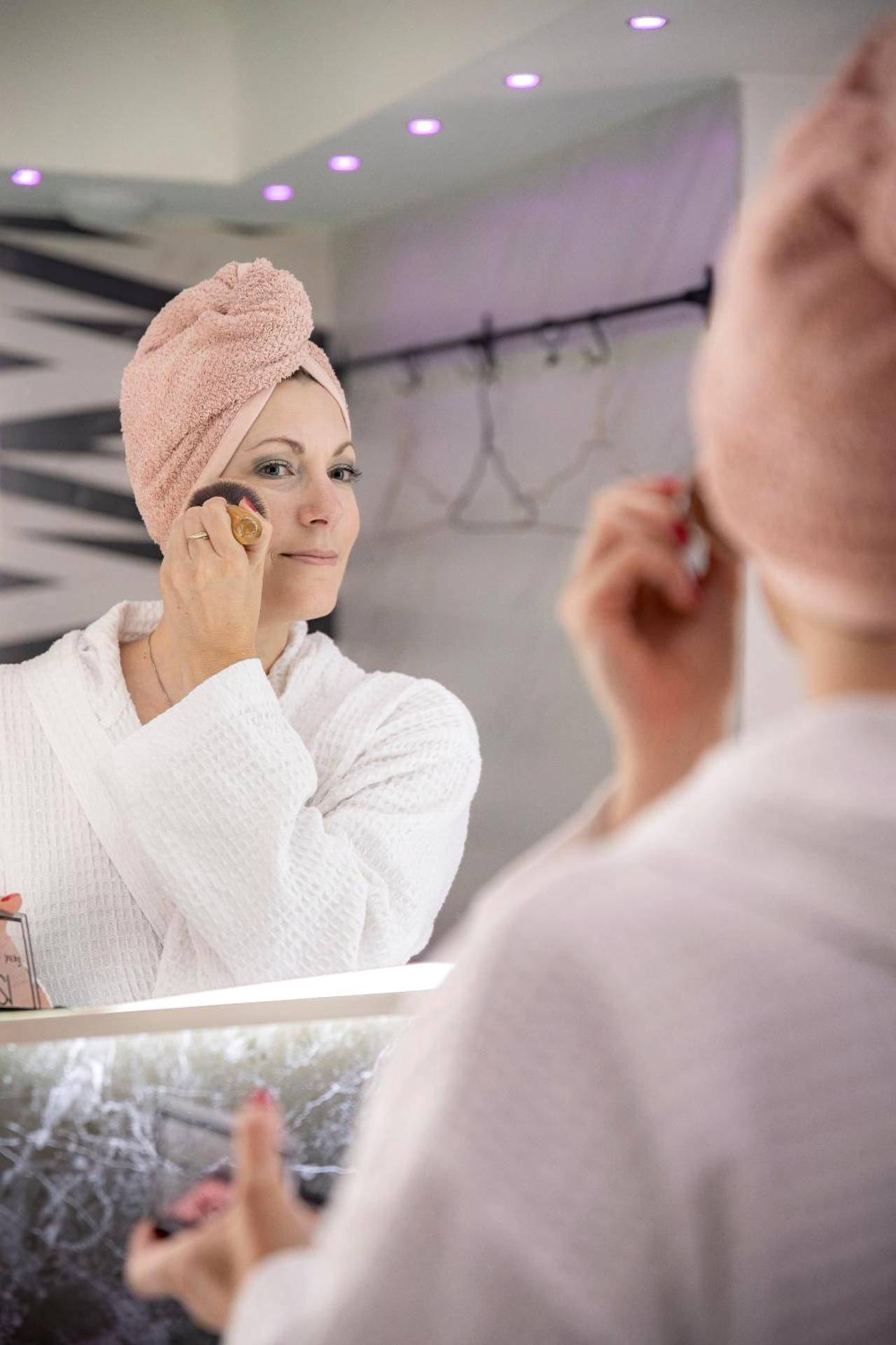 Miroir de salle de bain éclairé - Gite & Spa Privatif Glam'88 - Vosges