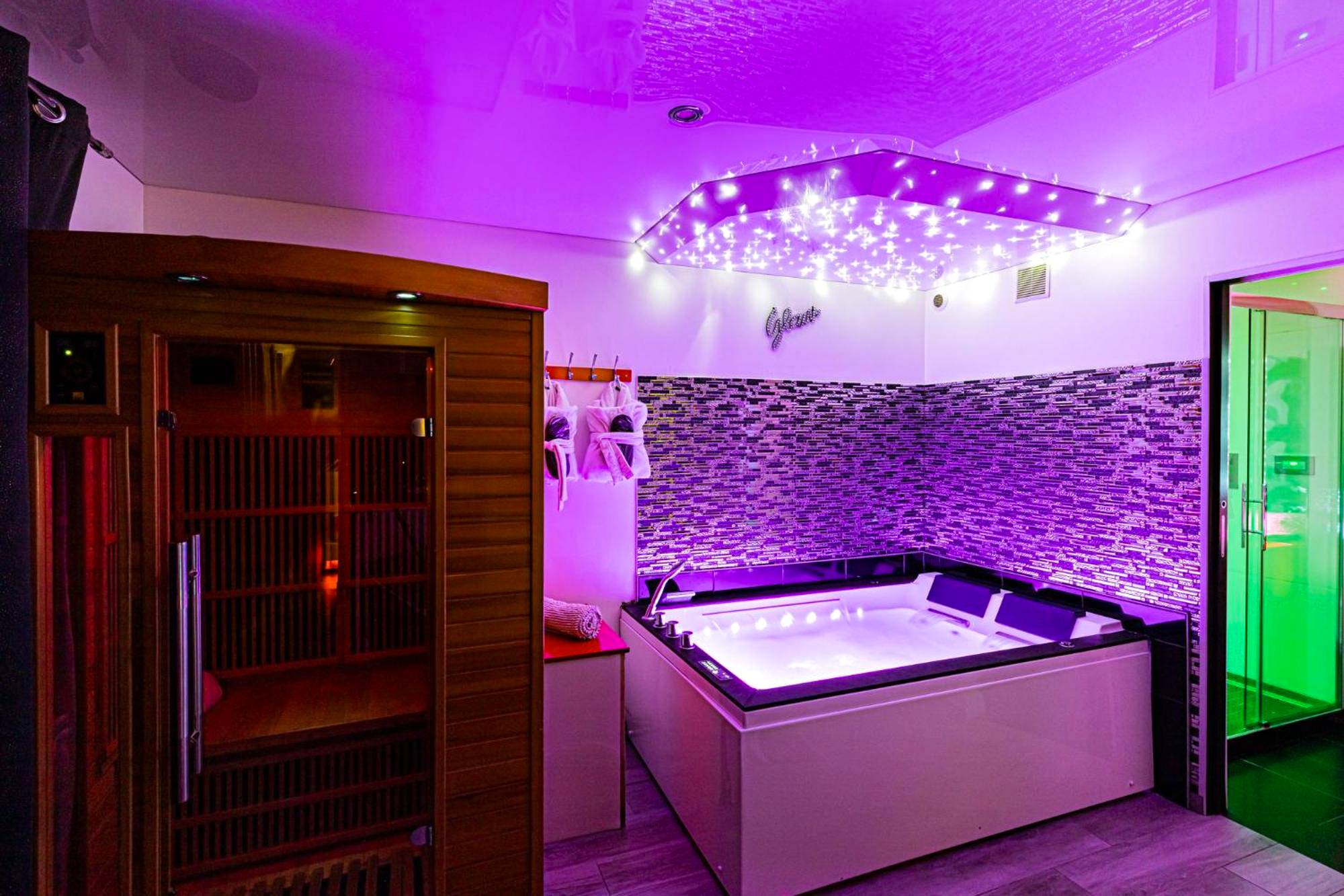 Espace bien - être avec sauna et jacuzzi - "glamappartspa" Surprise Luxe & Park