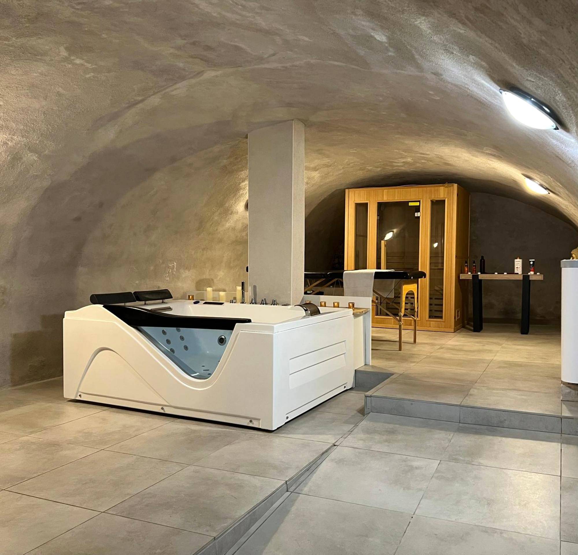 Photo du logement - Studio Glamour avec espace balnéo privé - Clermont - Ferrand