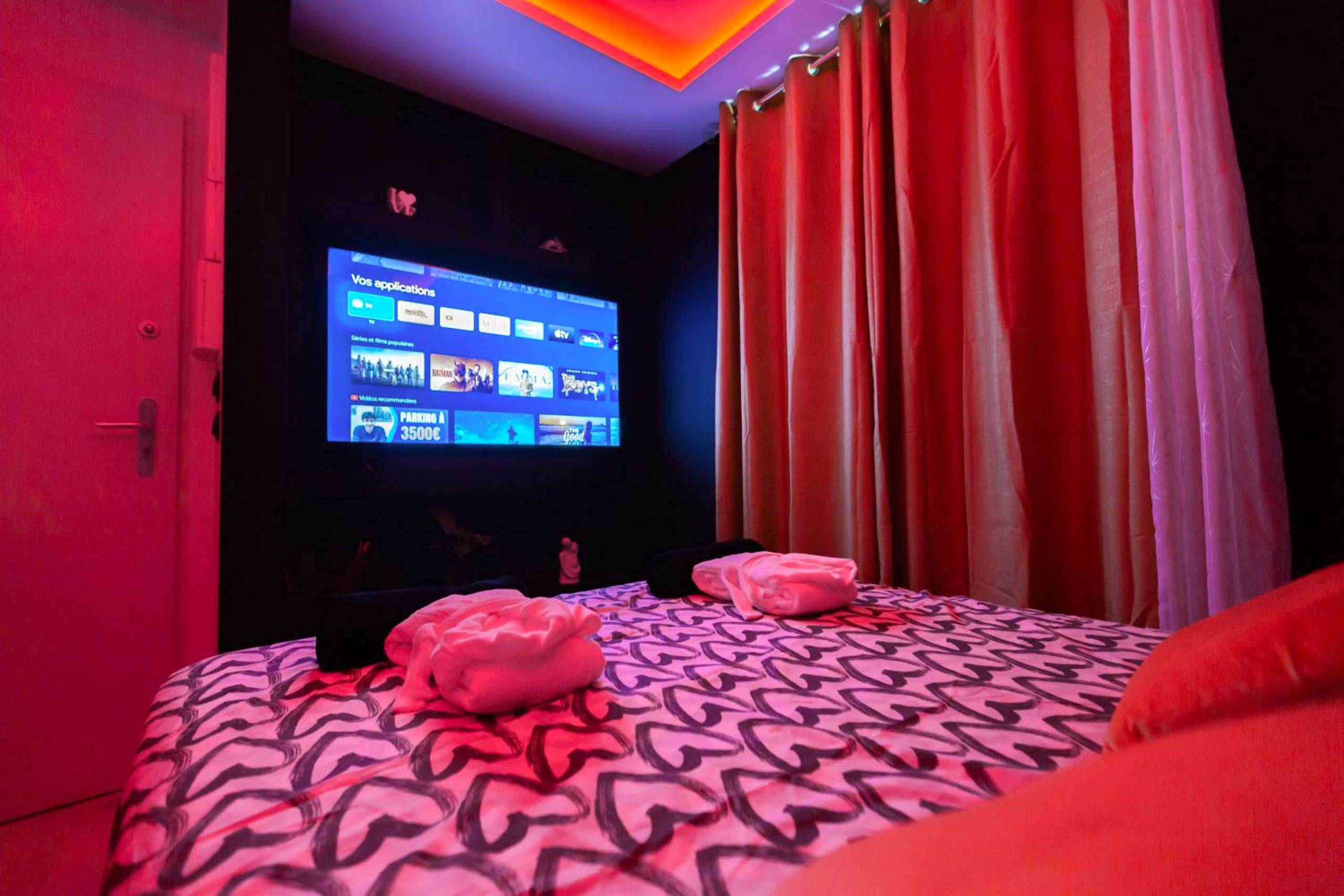 Vue du logement - Love Room Avignon - La Golden Room