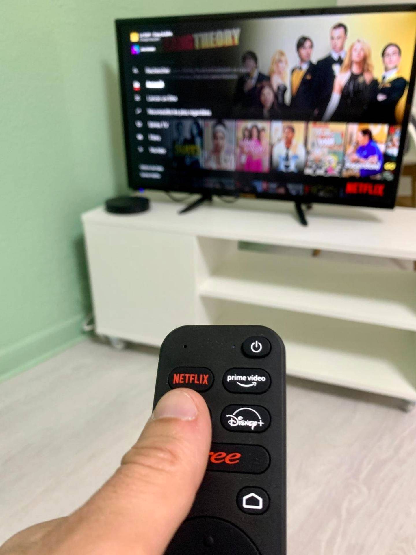 Télévision avec accès aux services de streaming - Le Golf Balnéo - Cosy & SPA - Appartement