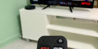 Télévision avec accès aux services de streaming - Le Golf Balnéo - Cosy & SPA - Appartement