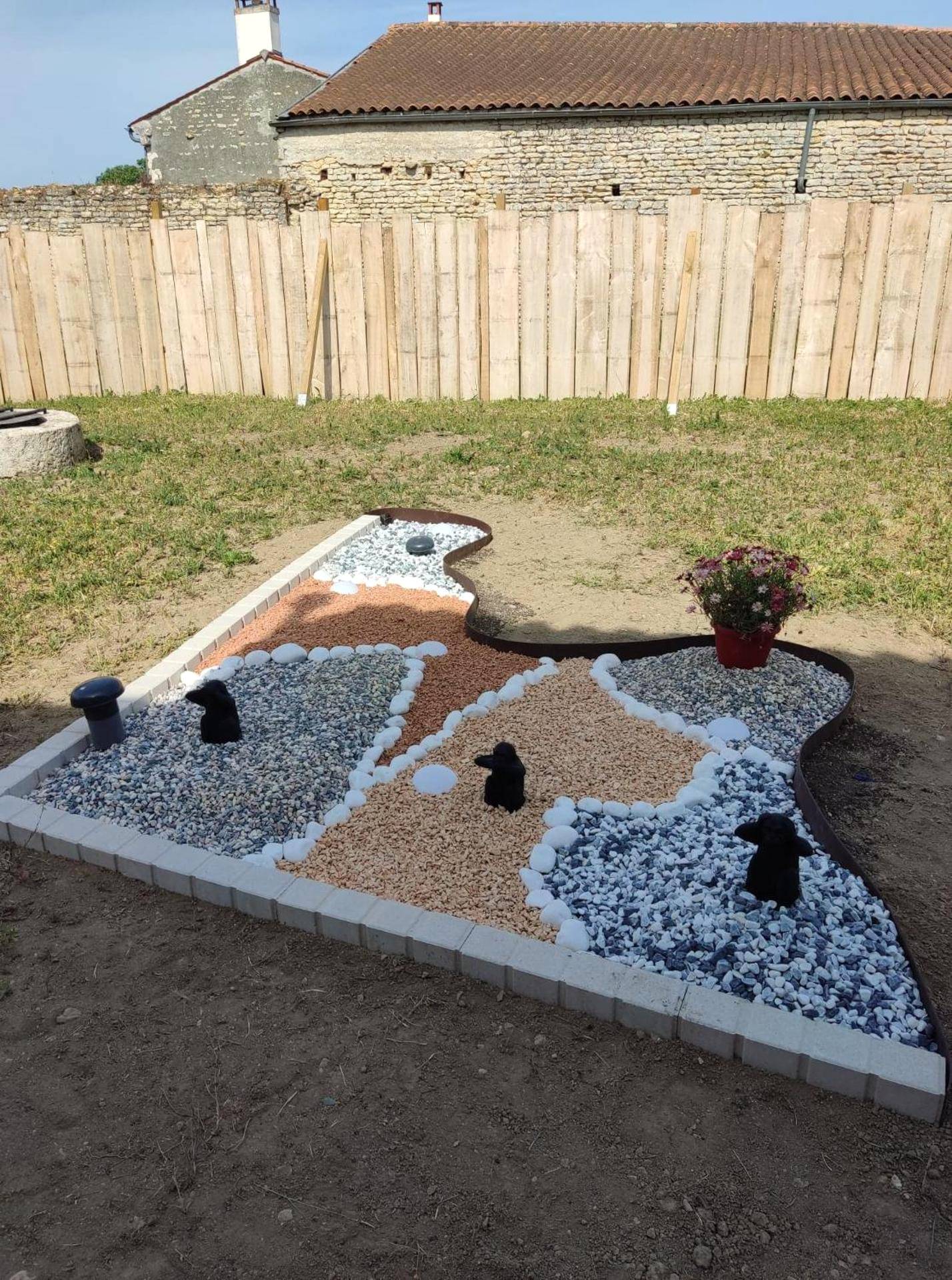 Espace extérieur avec parterre de graviers - love room La gondole du plaisir