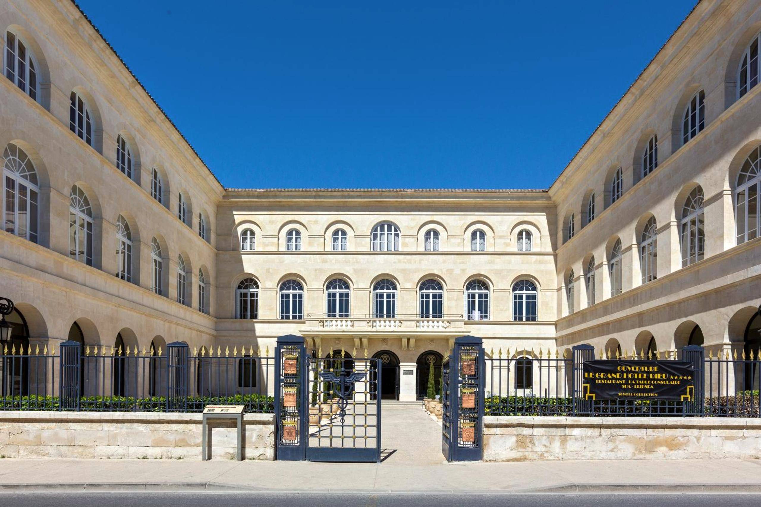 Vue principale - Love Room Nîmes - Le Grand Hôtel Dieu by SOWELL COLLECTION